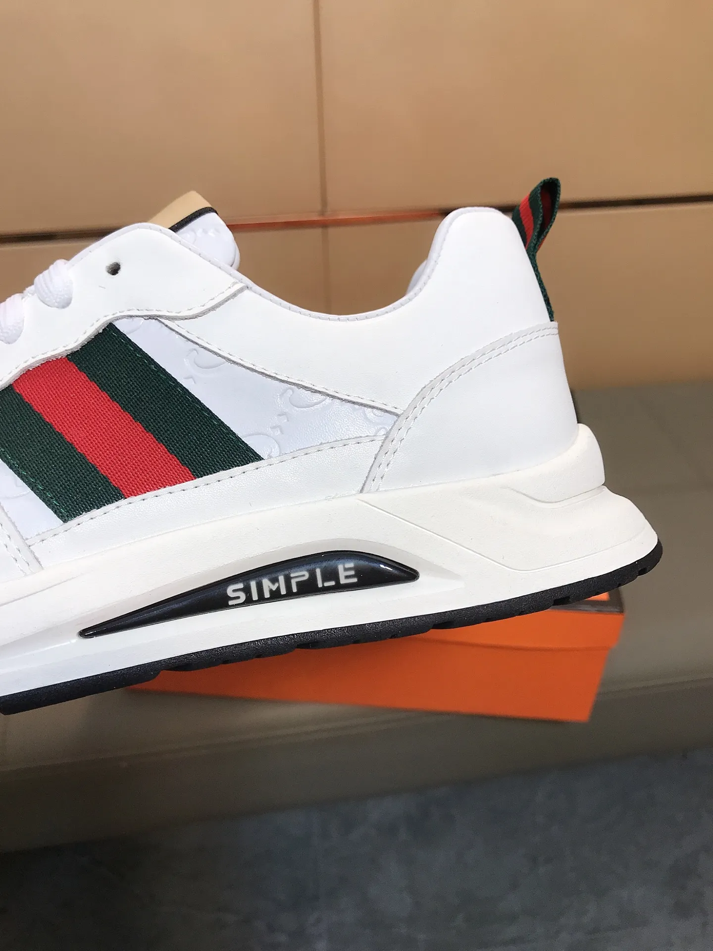 出厂价200 ⌚️⌚️【GUCCI】古奇男鞋休闲鞋绝对火爆🔥潮男的极致搭配单品！超质感魅力挡不住，主推款，鞋面选用优质牛皮压花，羊皮垫脚， 耐磨橡胶底，高贵典雅！舒适度爆棚🎁🎁想怎么帅就怎么帅💪 码数：38-44码！