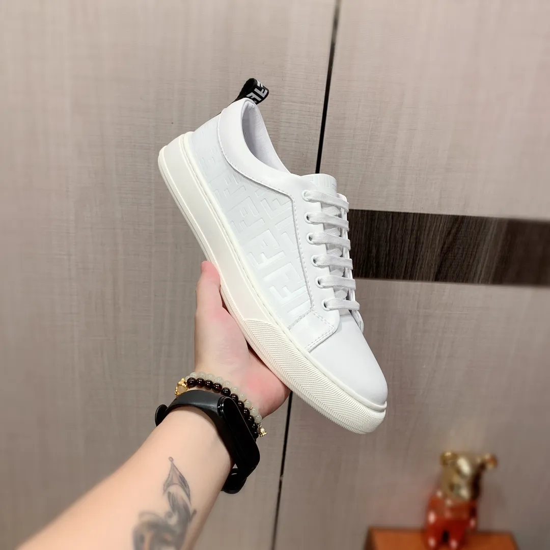 新款🎩🎩[闪电][闪电]工厂价200 《 芬迪FENDI* 》 最新&bull;爆款休闲鞋，顶端品牌[勾引]奢侈～代购，顶级～质量。[强]鞋面選用进口透气牛皮搭配材质➕透气羊皮内里（&bull;）精细做工。原版个性时尚柔软橡膠耐磨防滑大底，上脚轻巧舒适，实物拍摄🎬實物更好看，码数: 38-44。2️⃣色入选