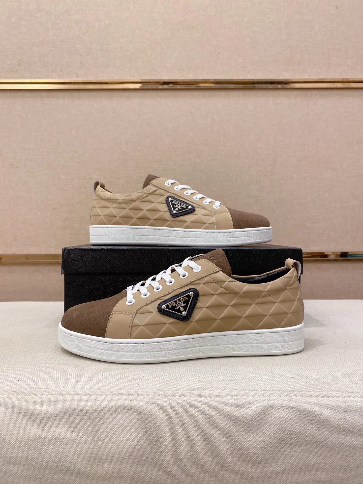 P220💰(普拉达)官网最新款🎁🎁休闲时尚男鞋👟,爆款💥版型简洁大气,潮男专属.独有的官网最新品牌元素元素👑原版装饰,时尚又大方,面料原版牛皮✅羊皮内里,官网指定耐磨休闲大底,专柜经典款实物拍摄🎬39-44.可定做38.45