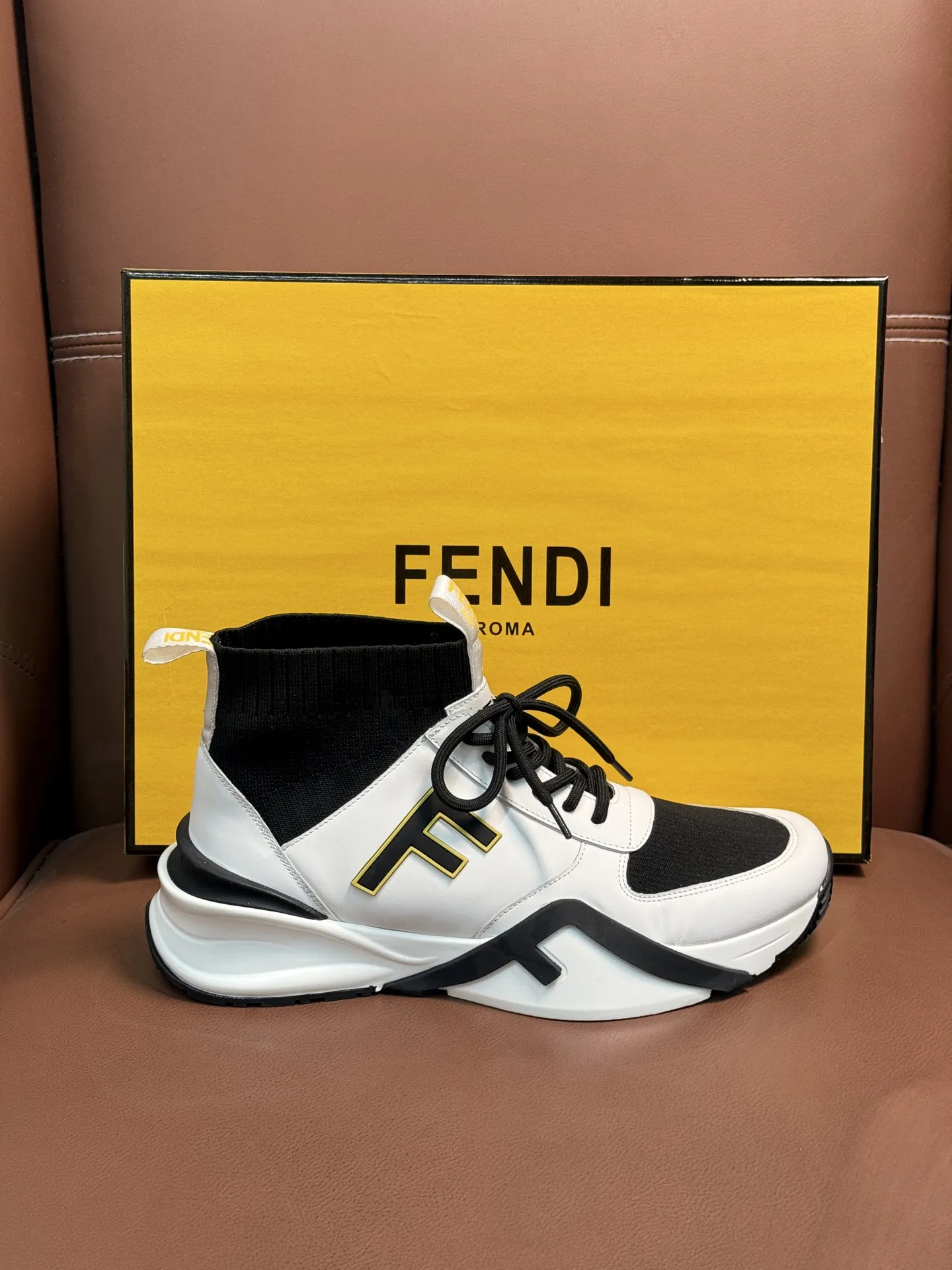 💰420¥•新品••【FENDI】芬迪 男生休闲运动鞋!顶级原版货 match高帮运动鞋靴! 顶级代购高端好货。原版进口小牛皮 反毛拼接十【毛巾里】垫脚、原版大底! Size:39 4041424344(3845订做)