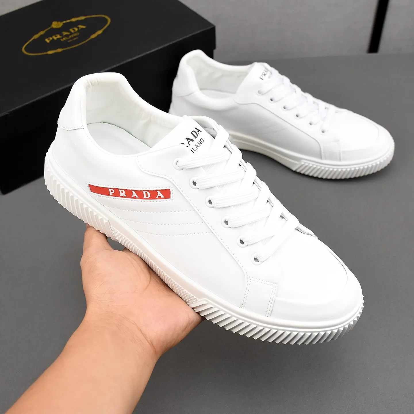 PP210👟👟👟Prada引爆全场!不断创新的国际品牌普拉达 此款男士休闲鞋,原版版本,专柜一比一牛皮材质,皮垫脚➕橡胶防滑大底,透气舒适以质量说话👄38-44