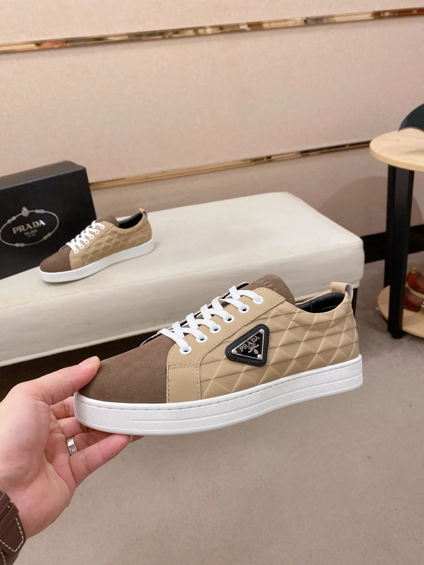 P220💰(普拉达)官网最新款🎁🎁休闲时尚男鞋👟,爆款💥版型简洁大气,潮男专属.独有的官网最新品牌元素元素👑原版装饰,时尚又大方,面料原版牛皮✅羊皮内里,官网指定耐磨休闲大底,专柜经典款实物拍摄🎬39-44.可定做38.45