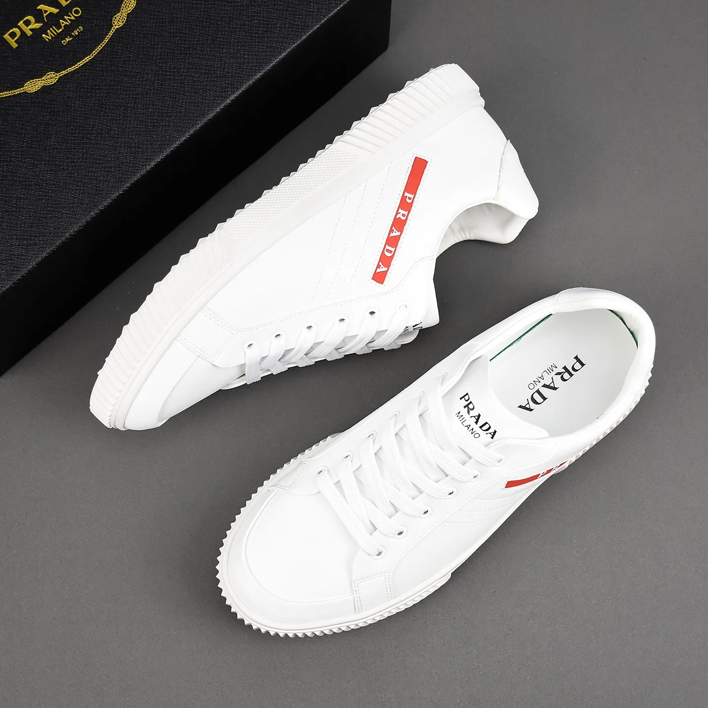 PP210👟👟👟Prada引爆全场!不断创新的国际品牌普拉达 此款男士休闲鞋,原版版本,专柜一比一牛皮材质,皮垫脚➕橡胶防滑大底,透气舒适以质量说话👄38-44