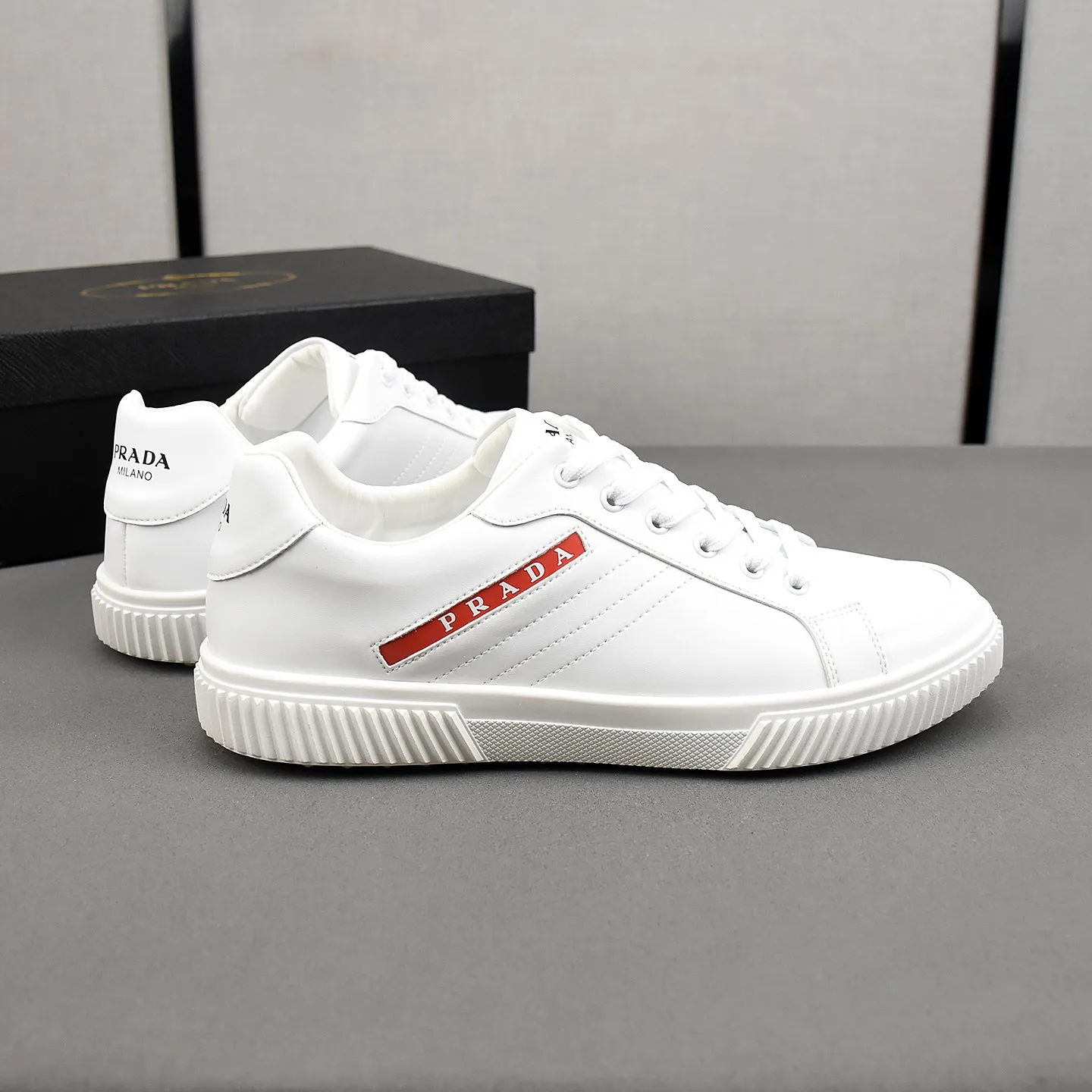 PP210👟👟👟Prada引爆全场！不断创新的国际品牌普拉达 此款男士休闲鞋，原版版本，专柜一比一牛皮材质，皮垫脚➕橡胶防滑大底，透气舒适以质量说话👄38-44