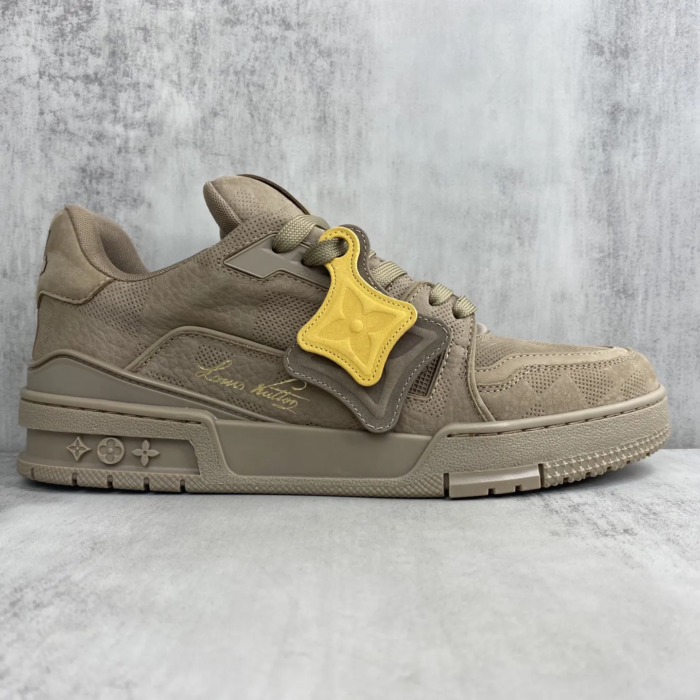 💰410🔥新款上架🔥2025 Louis*Vuitto* LV Trainer 最新款 大底和面料私模 绝对下血本费心思的一款鞋子 自Vifgil到来之后而设计的这一系列 每一季度都深受众多粉丝的青睐 TPU原版大底 原版包装 码数:38-45