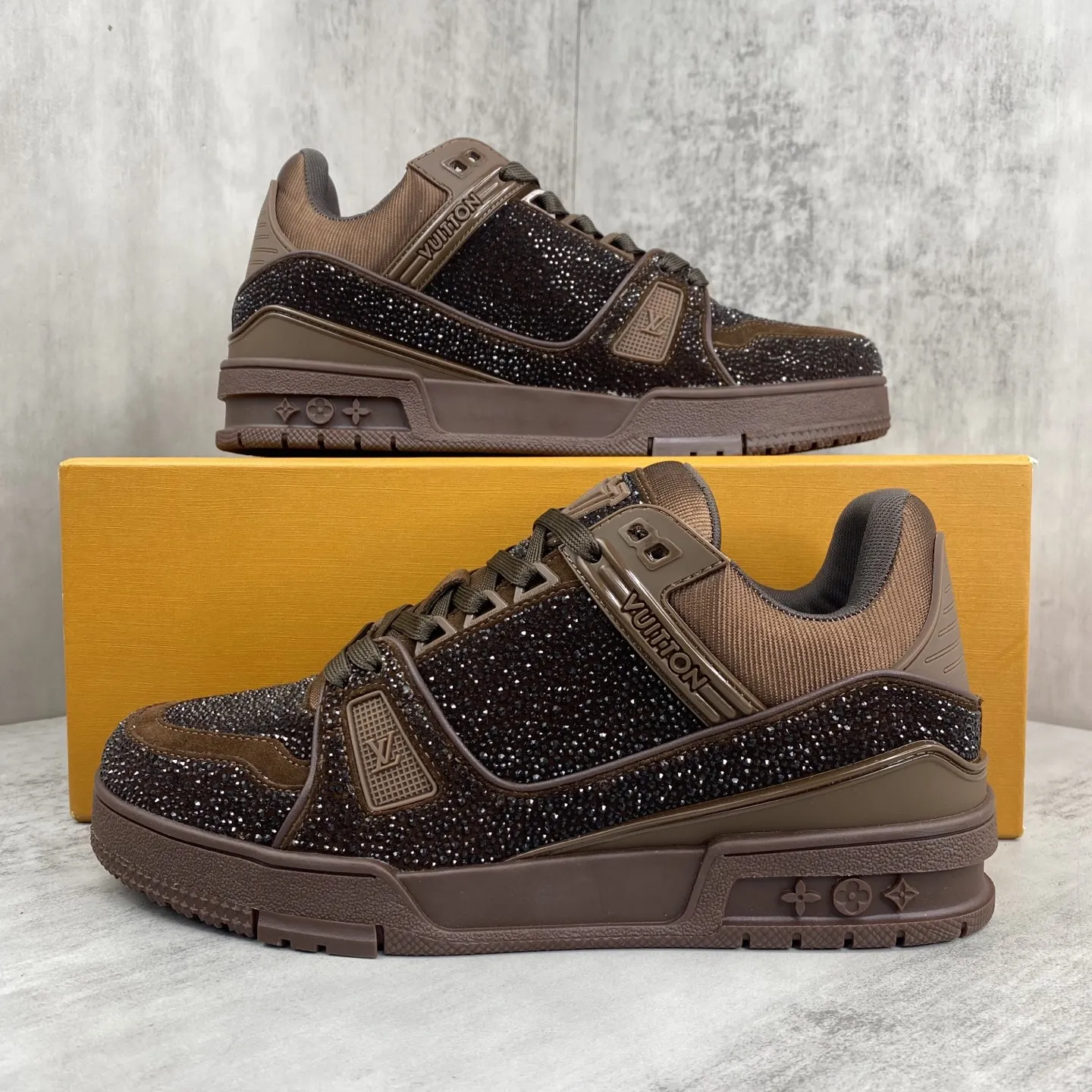 💰410🔥新款上架🔥2025 Louis*Vuitto* LV Trainer 最新款 大底和面料私模 绝对下血本费心思的一款鞋子 自Vifgil到来之后而设计的这一系列 每一季度都深受众多粉丝的青睐 TPU原版大底 原版包装 码数:38-45