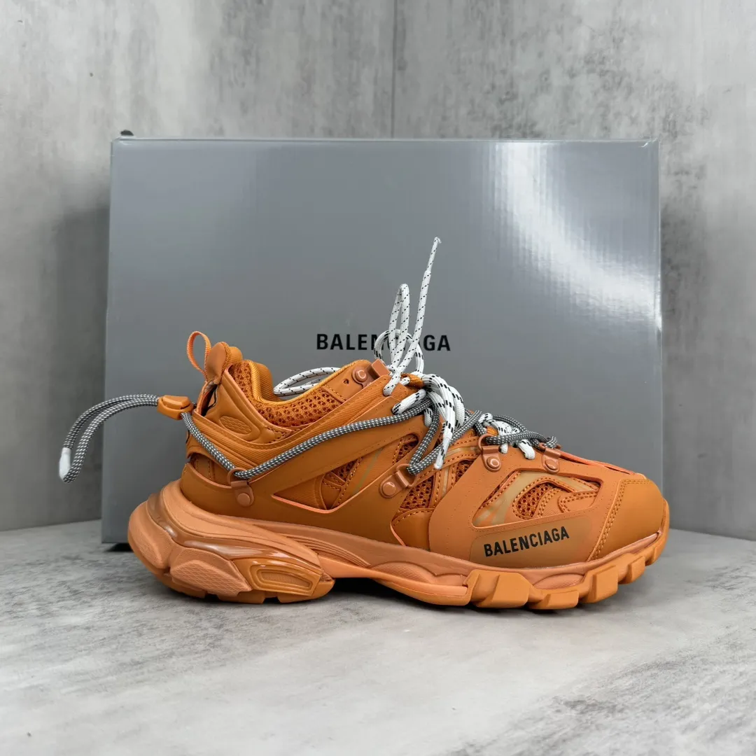 💰440🔥新款上架🔥 Balenciaga 巴黎世家 Track Sneaker 巴黎世家三代 户外概念复古老爹鞋 老牌大厂OK版本出品 专柜同步包装 原装大盒 细节精准对位官方 私模组合大底 从里到外 最大尺度还原官方ZP 尺码：35 36 37 38 39 40 41 42 43 44 45 46