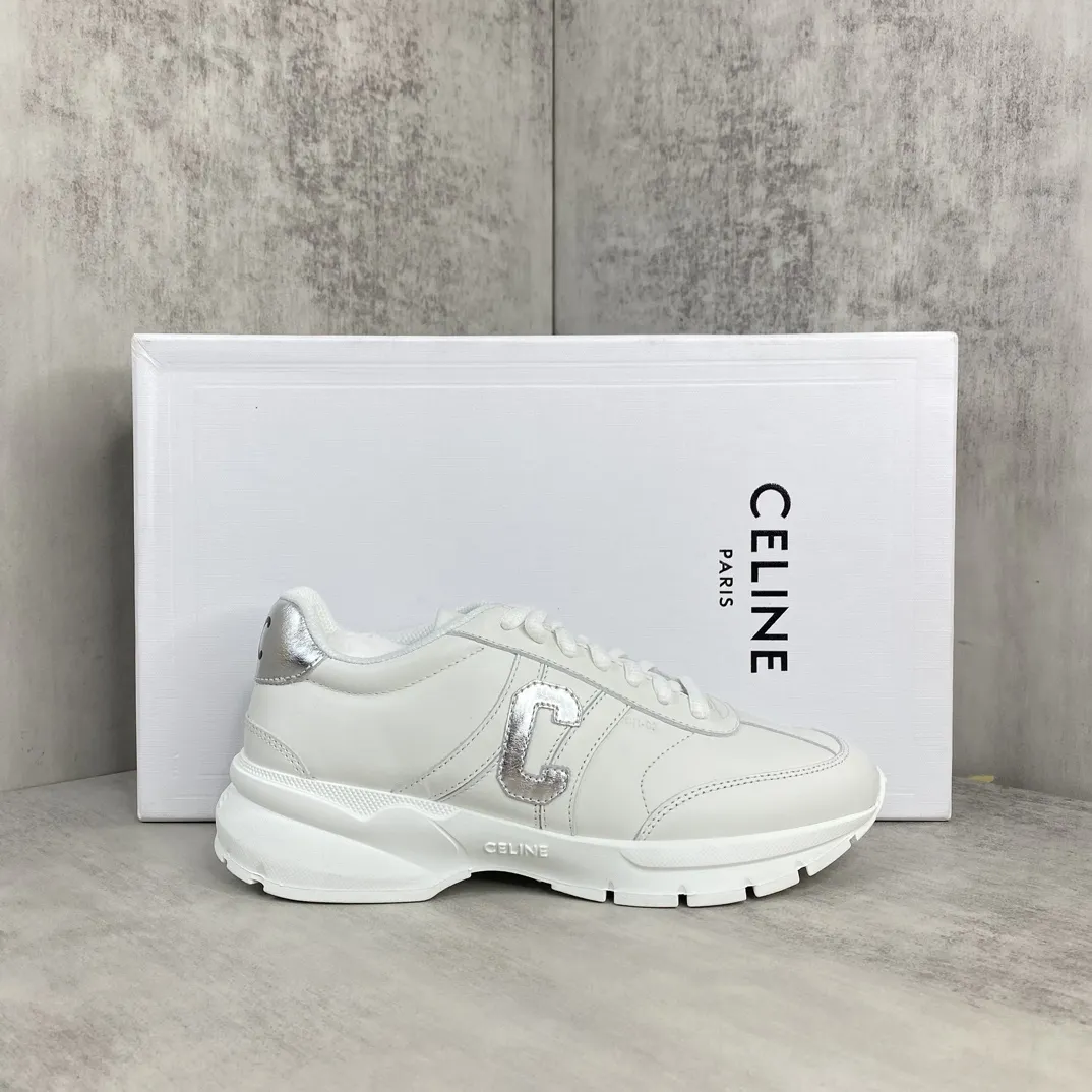 💰280🔥新款上架🔥CELINE（思琳）2024早春新款运动鞋 这一季运动小白鞋无论从楦型的轮廓 隔板的拼接都让人耳目一新 前后品牌LOGO相呼应 大底边位明显Celine字母点缀 无不彰显品牌元素 鞋面柔软粒面牛皮 透气网布 TPU大底 码数:35-45