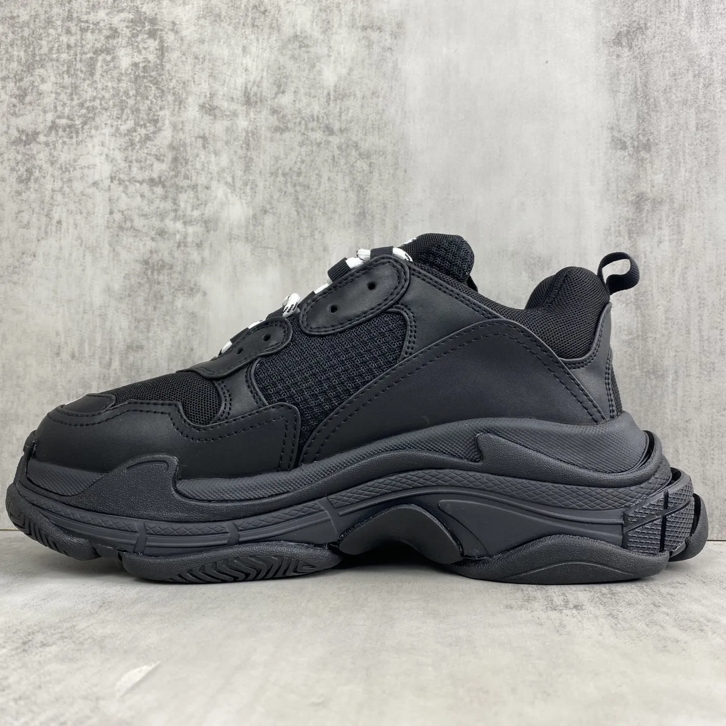 💰380🔥新款上架🔥Balenciaga Triple S 巴黎世家复古老爹鞋 原底八层组合TPU大底 代工厂3D档案和网布配套 官方原配套鞋盒 鞋带 防尘纸配套齐全 尺码：35 36 37 38 39 40 41 42 43 44 45