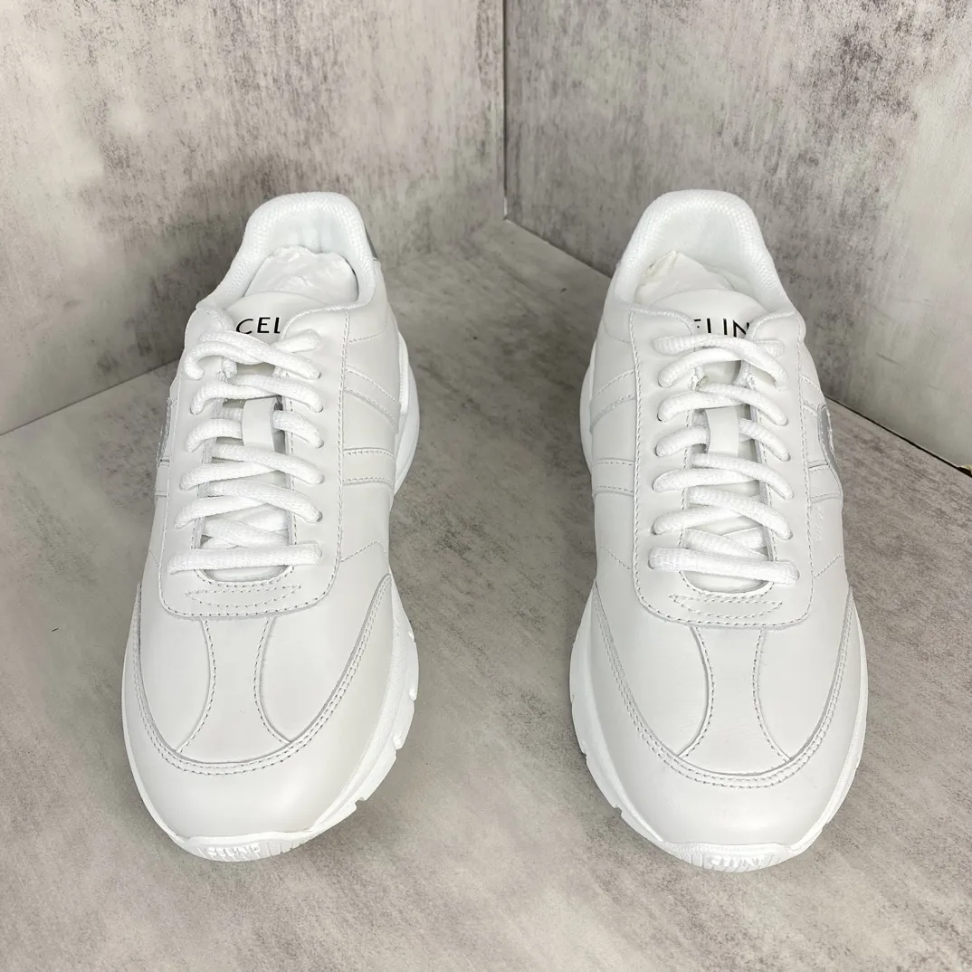 💰280🔥新款上架🔥CELINE（思琳）2024早春新款运动鞋 这一季运动小白鞋无论从楦型的轮廓 隔板的拼接都让人耳目一新 前后品牌LOGO相呼应 大底边位明显Celine字母点缀 无不彰显品牌元素 鞋面柔软粒面牛皮 透气网布 TPU大底 码数:35-45