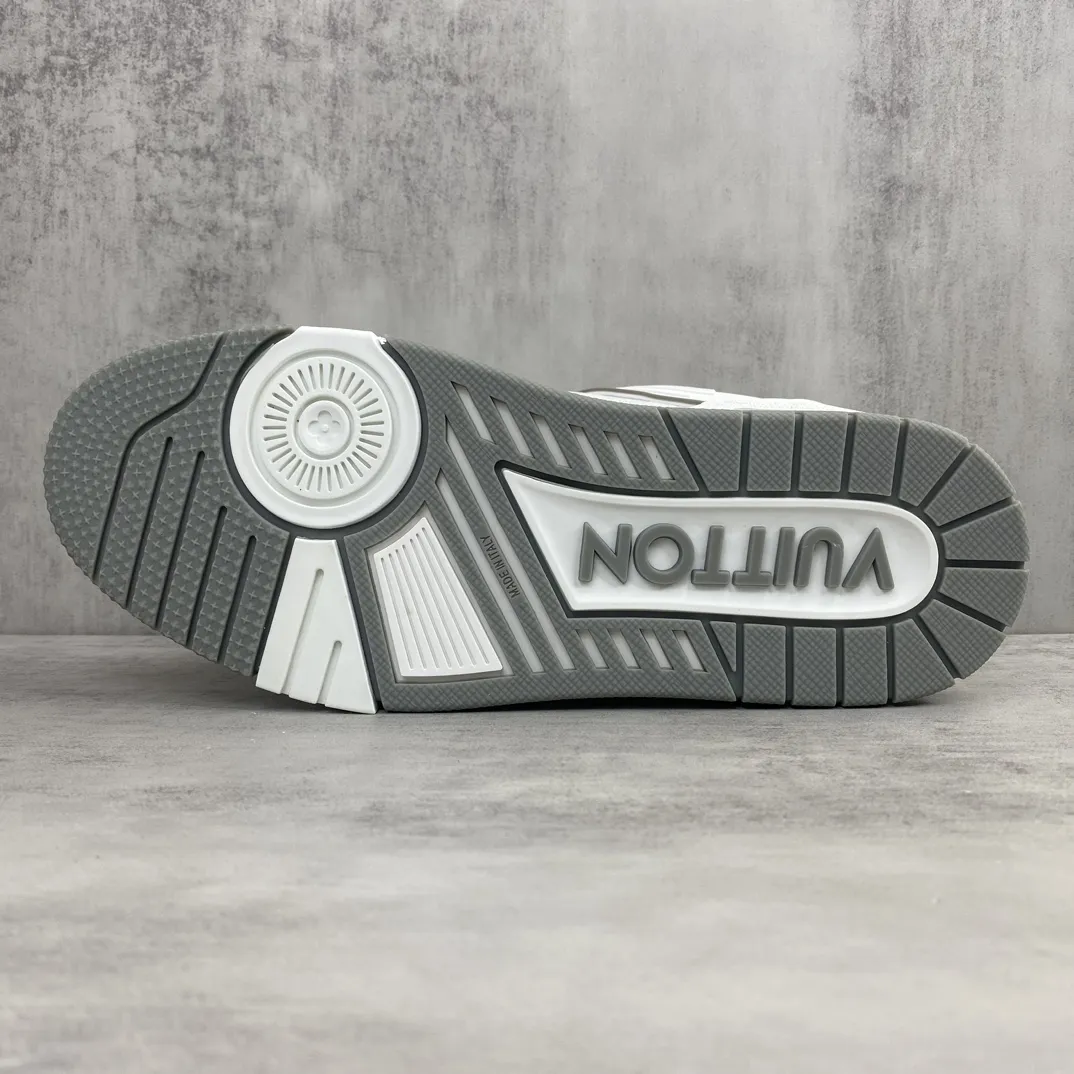💰430🔥新款上架🔥2024 Louis*Vuitto* LV Trainer 最新款 大底和面料私模 绝对下血本费心思的一款鞋子 自Vifgil到来之后而设计的这一系列 每一季度都深受众多粉丝的青睐 TPU原版大底 原版包装 码数：38-45