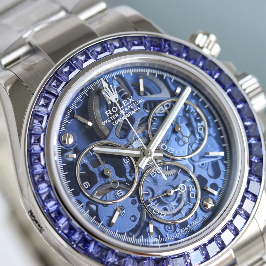 劳力士-迪通拿“极地冰川”以蓝为境 以械为骨 腕间藏着深海的静谧与时间的精密。