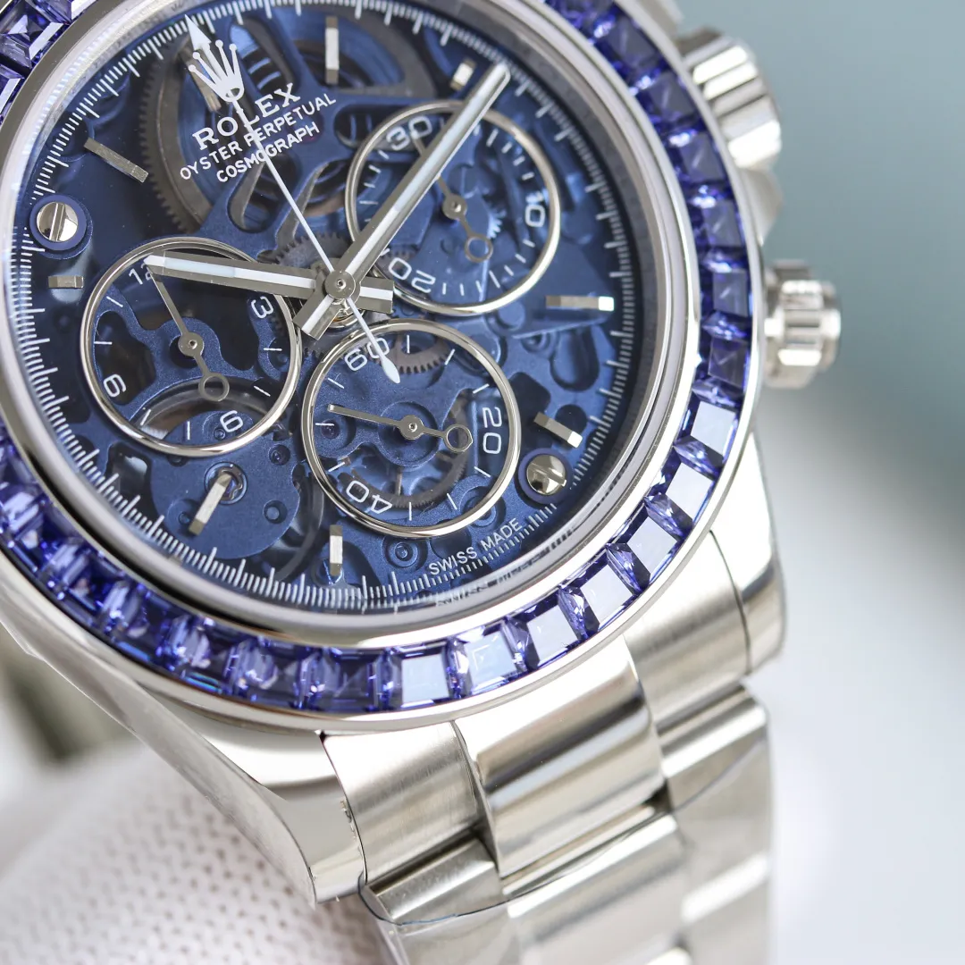 劳力士-迪通拿“极地冰川”以蓝为境 以械为骨 腕间藏着深海的静谧与时间的精密。