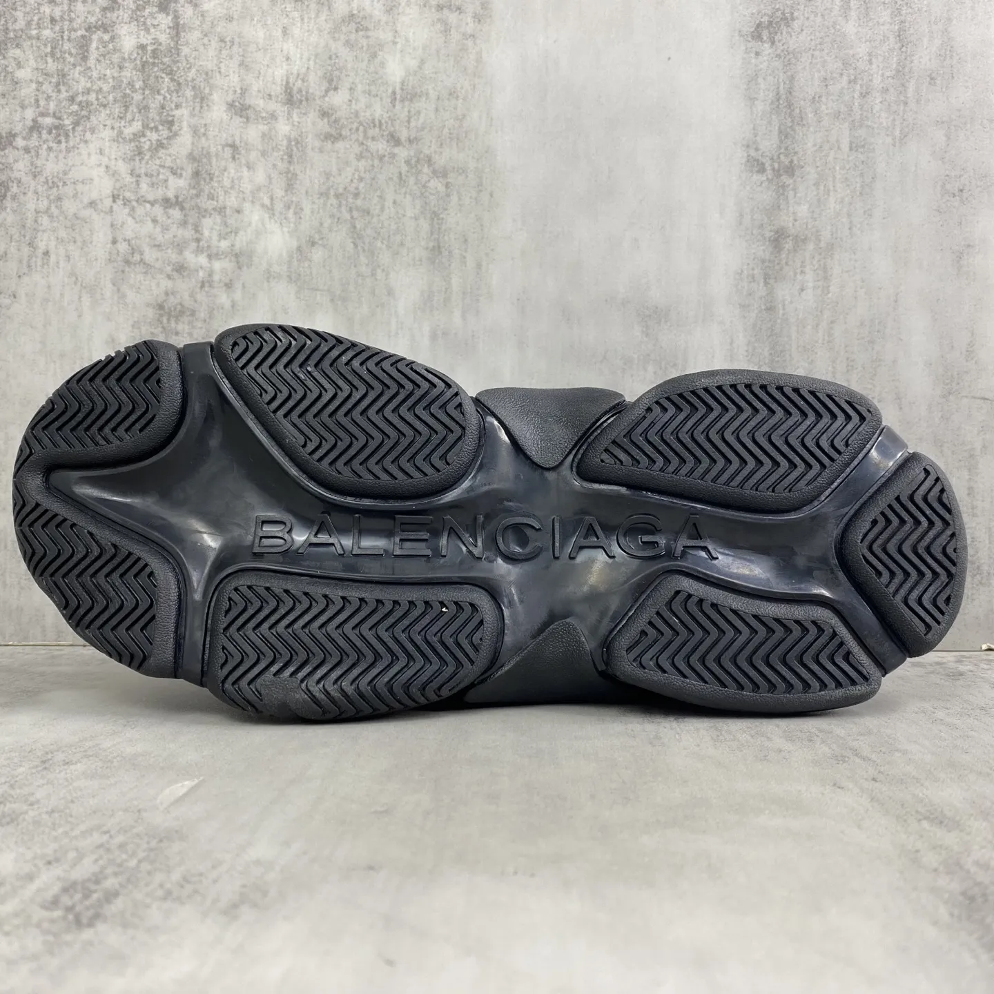 💰380🔥新款上架🔥Balenciaga Triple S 巴黎世家复古老爹鞋 原底八层组合TPU大底 代工厂3D档案和网布配套 官方原配套鞋盒 鞋带 防尘纸配套齐全 尺码:35 36 37 38 39 40 41 42 43 44 45