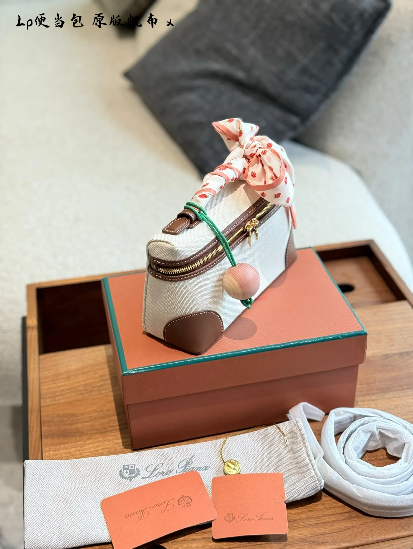 p170 Loropiana|帆布棕 L19最近的心头爱 loropiana的19真的是永垂不朽,这款金棕帆布真的爱死了19cm配盒子