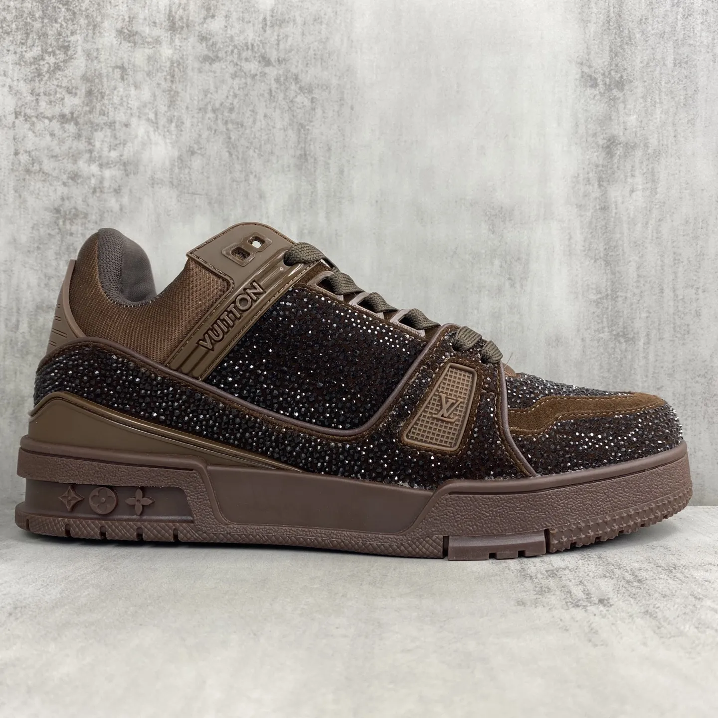 💰410🔥新款上架🔥2025 Louis*Vuitto* LV Trainer 最新款 大底和面料私模 绝对下血本费心思的一款鞋子 自Vifgil到来之后而设计的这一系列 每一季度都深受众多粉丝的青睐 TPU原版大底 原版包装 码数：38-45