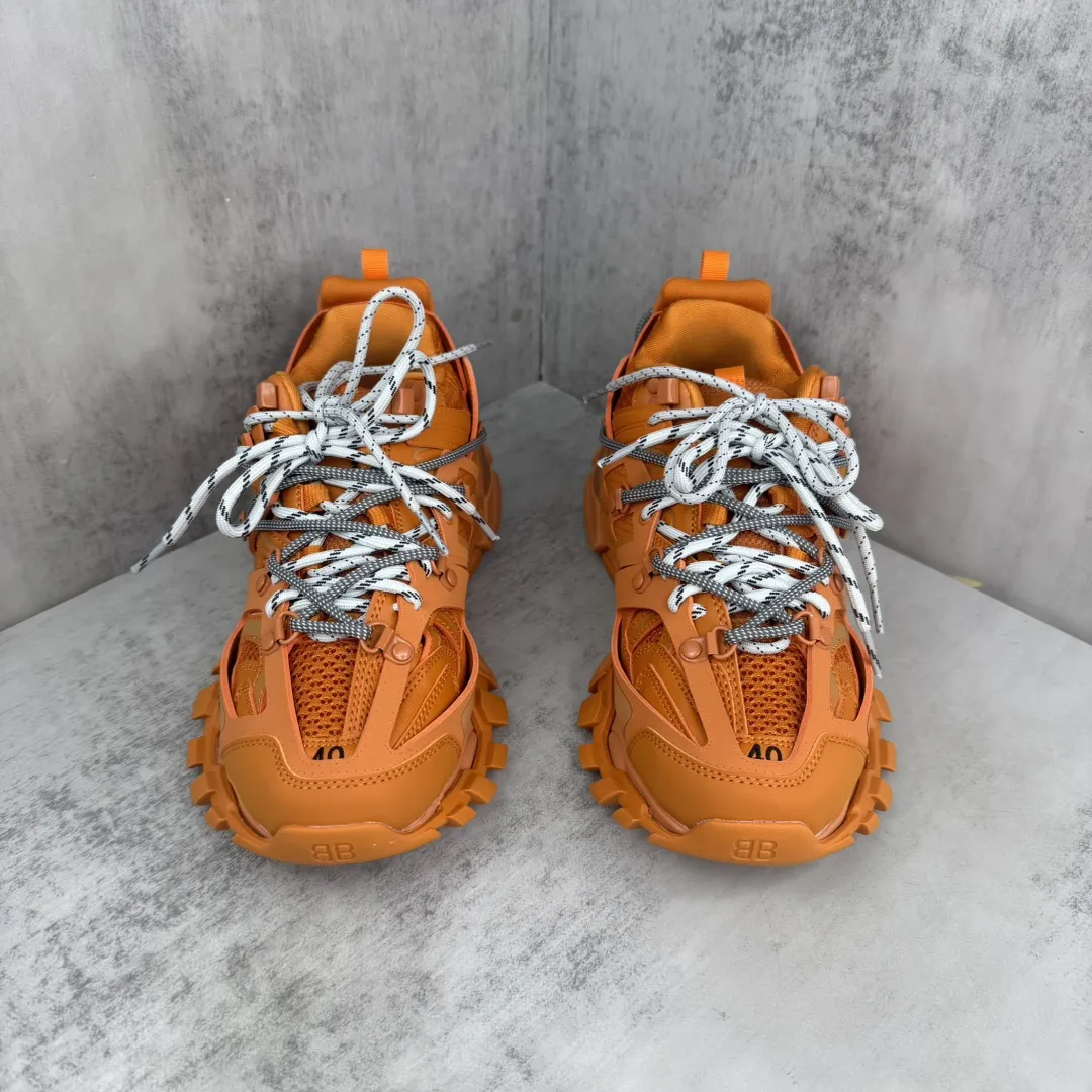 💰440🔥新款上架🔥 Balenciaga 巴黎世家 Track Sneaker 巴黎世家三代 户外概念复古老爹鞋 老牌大厂OK版本出品 专柜同步包装 原装大盒 细节精准对位官方 私模组合大底 从里到外 最大尺度还原官方ZP 尺码：35 36 37 38 39 40 41 42 43 44 45 46