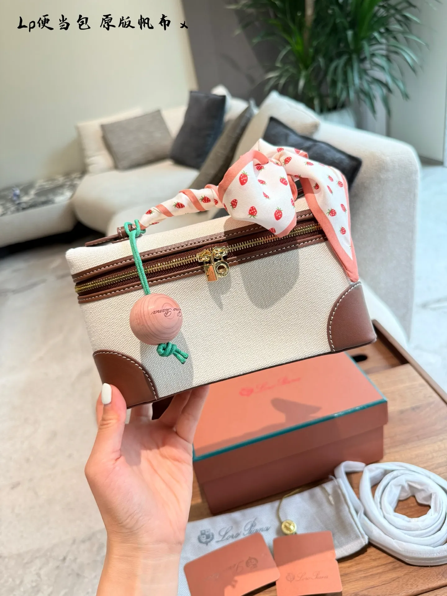 p170 Loropiana|帆布棕 L19最近的心头爱 loropiana的19真的是永垂不朽，这款金棕帆布真的爱死了19cm配盒子