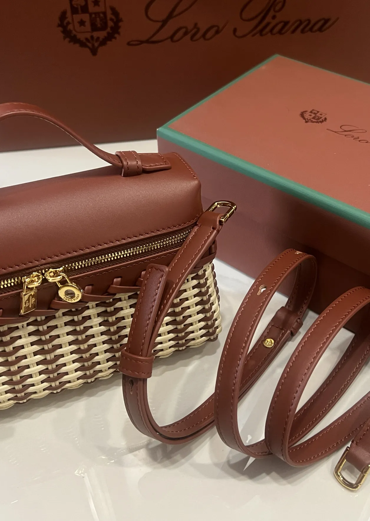 💰830New😍Loro piana L19藤编包 纯手工工艺拼接牛皮😎全球限量版💭也太美了吧✨假日系列🌊🏖️👒 最新火爆款来袭，现货供应
