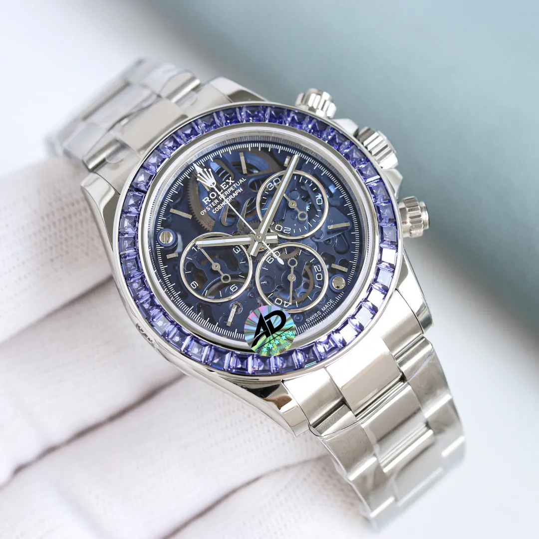 劳力士-迪通拿“极地冰川”以蓝为境 以械为骨 腕间藏着深海的静谧与时间的精密。