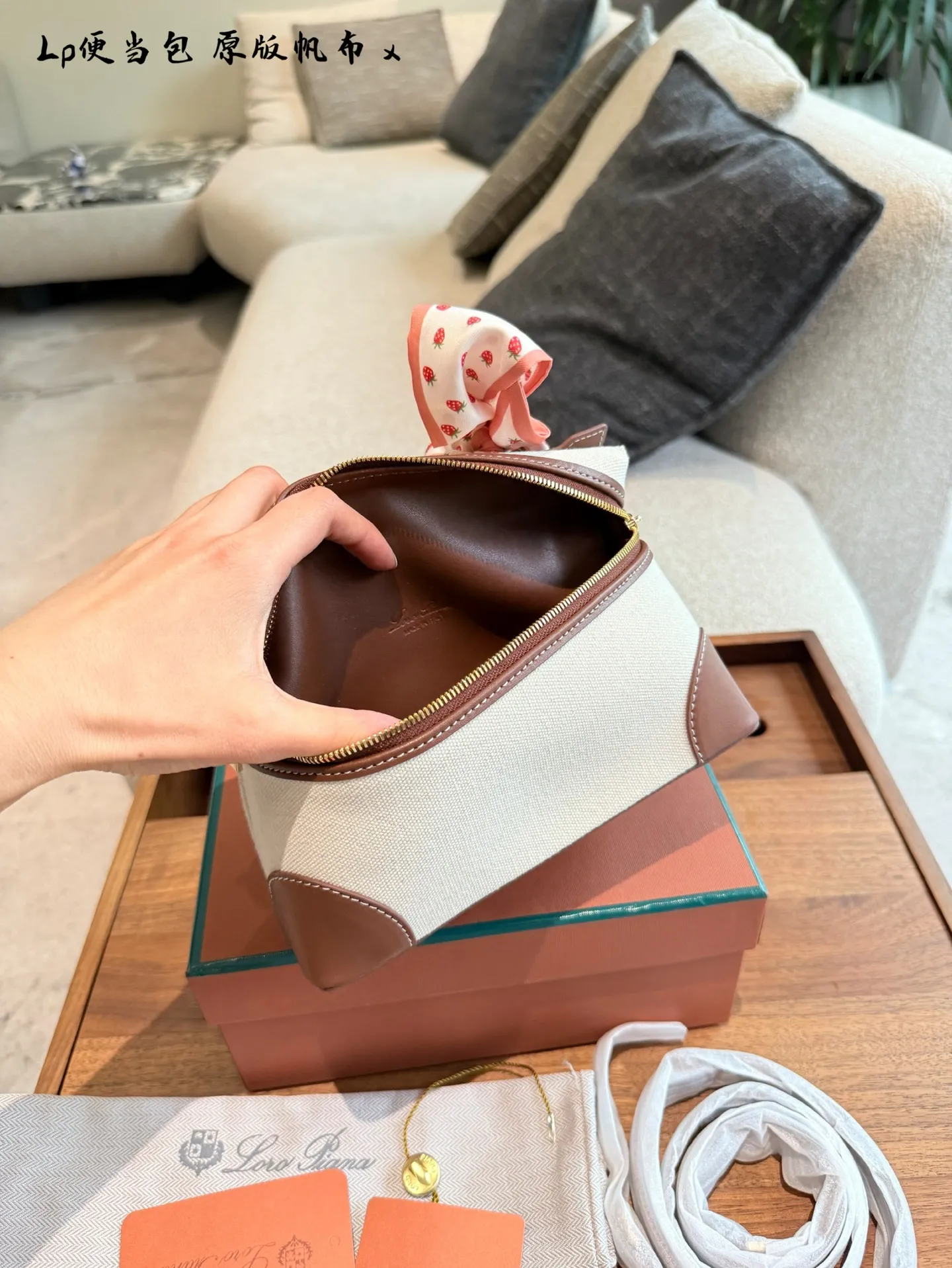 p170 Loropiana|帆布棕 L19最近的心头爱 loropiana的19真的是永垂不朽,这款金棕帆布真的爱死了19cm配盒子