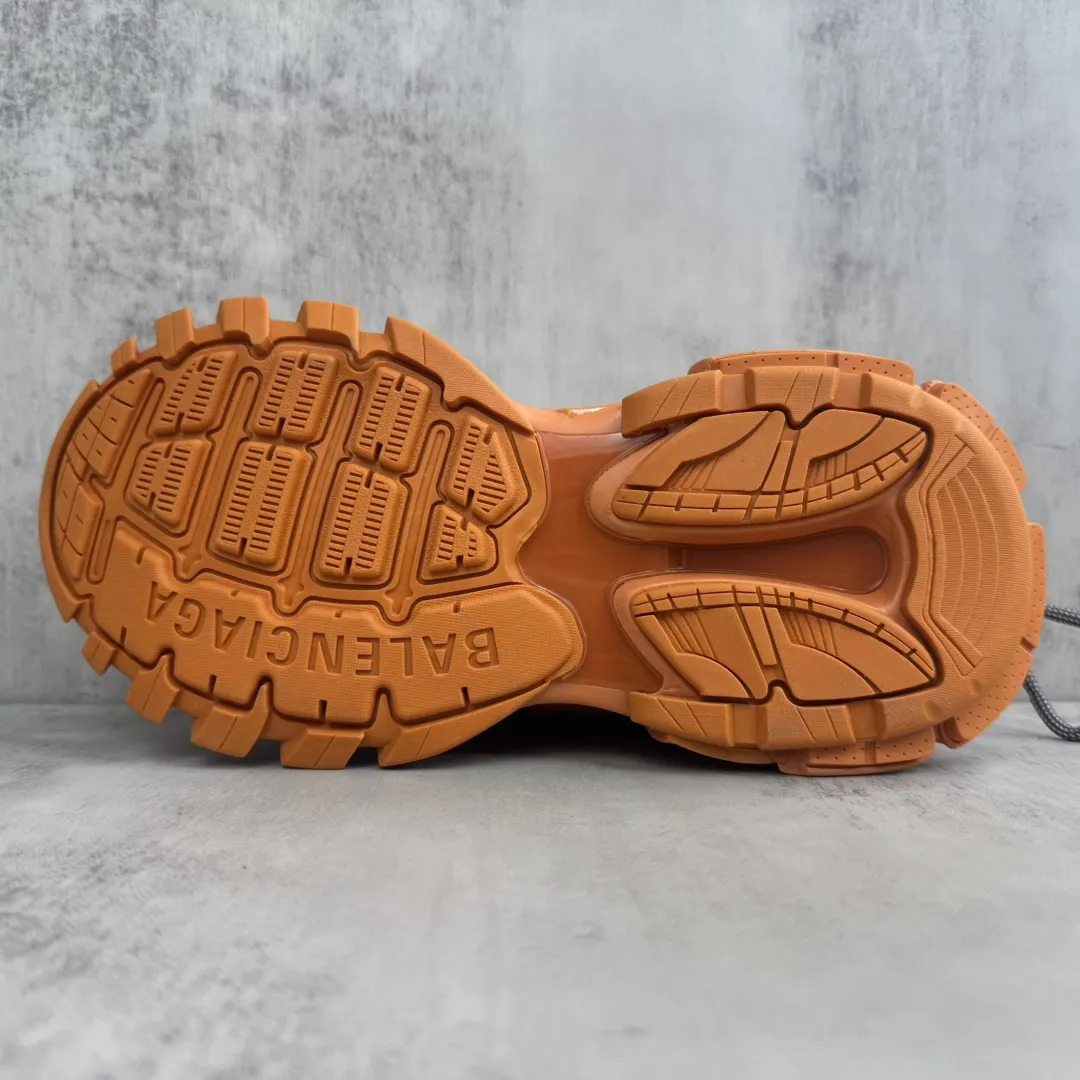 💰440🔥新款上架🔥 Balenciaga 巴黎世家 Track Sneaker 巴黎世家三代 户外概念复古老爹鞋 老牌大厂OK版本出品 专柜同步包装 原装大盒 细节精准对位官方 私模组合大底 从里到外 最大尺度还原官方ZP 尺码：35 36 37 38 39 40 41 42 43 44 45 46