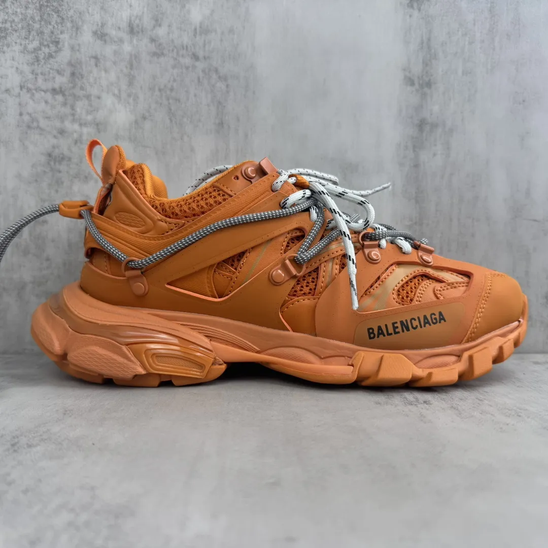 💰440🔥新款上架🔥 Balenciaga 巴黎世家 Track Sneaker 巴黎世家三代 户外概念复古老爹鞋 老牌大厂OK版本出品 专柜同步包装 原装大盒 细节精准对位官方 私模组合大底 从里到外 最大尺度还原官方ZP 尺码：35 36 37 38 39 40 41 42 43 44 45 46