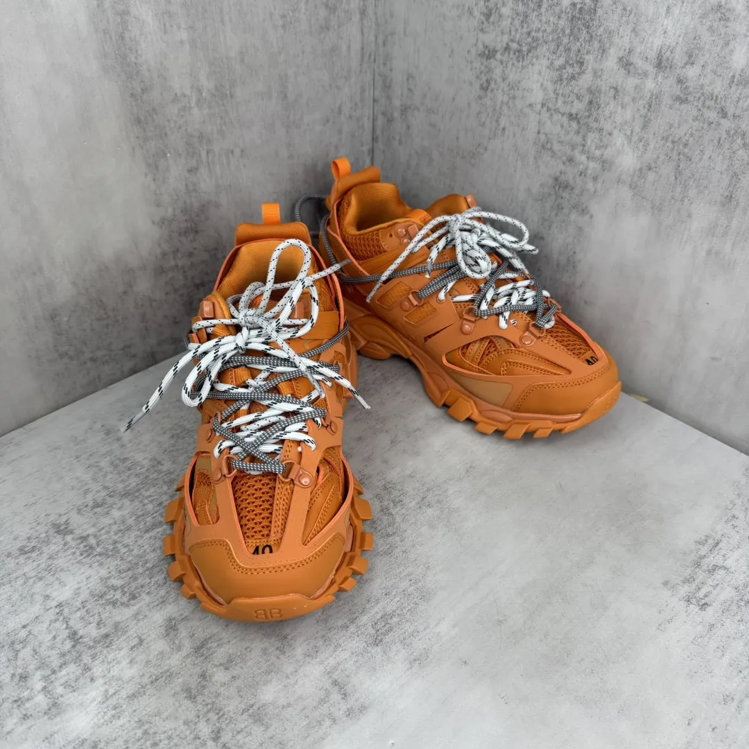 💰440🔥新款上架🔥 Balenciaga 巴黎世家 Track Sneaker 巴黎世家三代 户外概念复古老爹鞋 老牌大厂OK版本出品 专柜同步包装 原装大盒 细节精准对位官方 私模组合大底 从里到外 最大尺度还原官方ZP 尺码：35 36 37 38 39 40 41 42 43 44 45 46