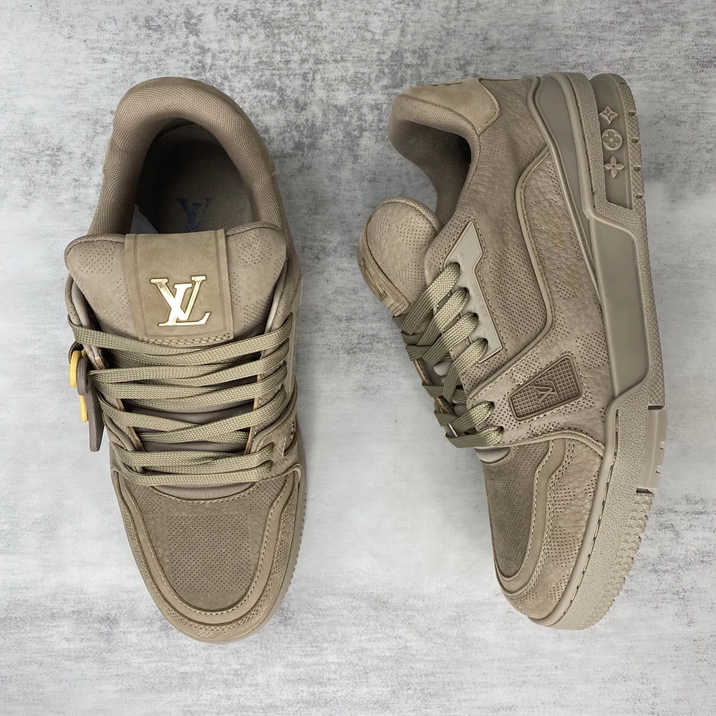 💰410🔥新款上架🔥2025 Louis*Vuitto* LV Trainer 最新款 大底和面料私模 绝对下血本费心思的一款鞋子 自Vifgil到来之后而设计的这一系列 每一季度都深受众多粉丝的青睐 TPU原版大底 原版包装 码数:38-45