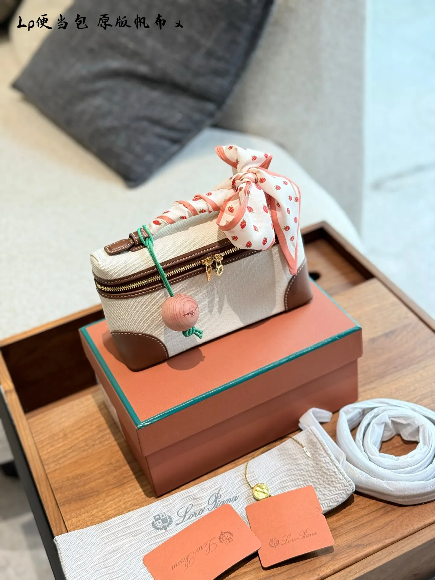 p170 Loropiana|帆布棕 L19最近的心头爱 loropiana的19真的是永垂不朽,这款金棕帆布真的爱死了19cm配盒子