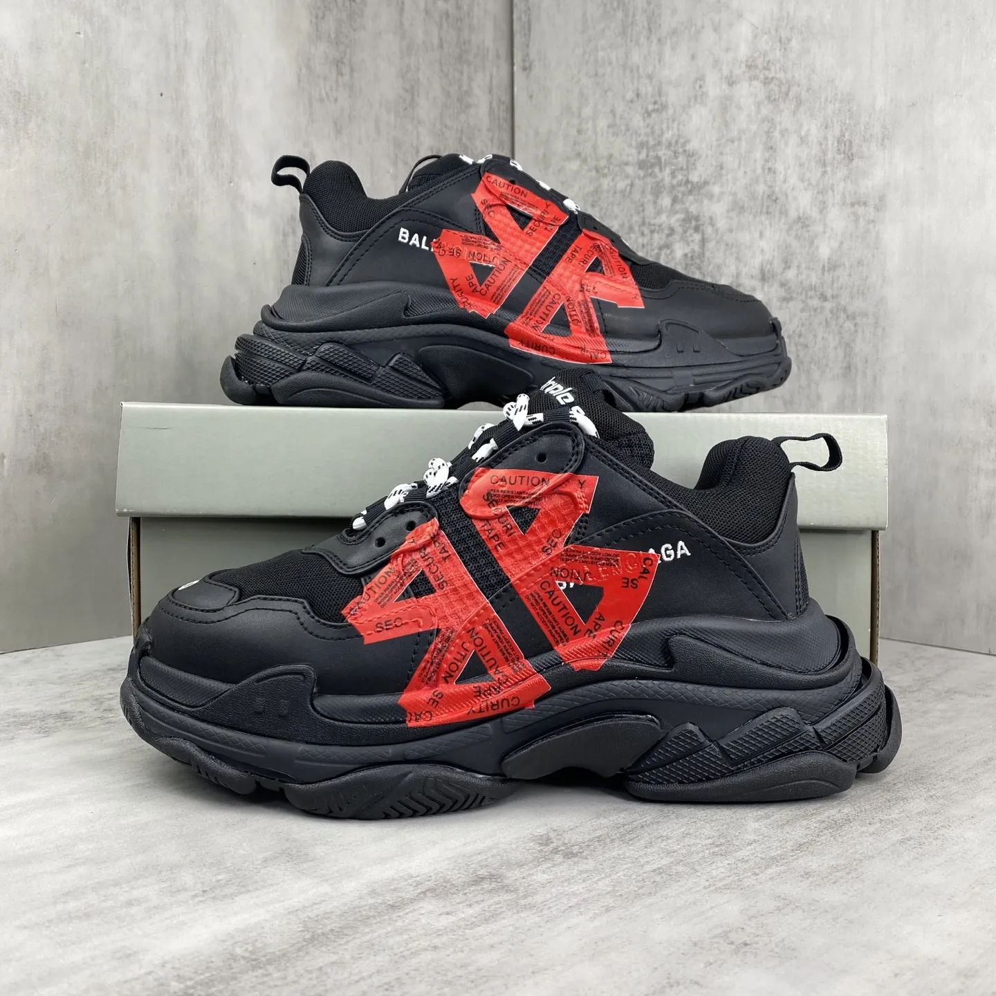 💰380🔥新款上架🔥Balenciaga Triple S 巴黎世家复古老爹鞋 原底八层组合TPU大底 代工厂3D档案和网布配套 官方原配套鞋盒 鞋带 防尘纸配套齐全 尺码:35 36 37 38 39 40 41 42 43 44 45