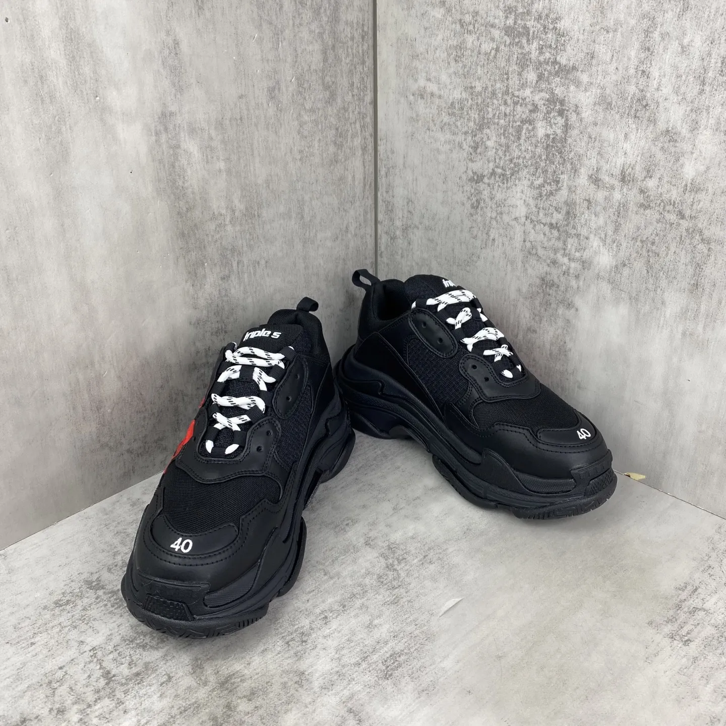 💰380🔥新款上架🔥Balenciaga Triple S 巴黎世家复古老爹鞋 原底八层组合TPU大底 代工厂3D档案和网布配套 官方原配套鞋盒 鞋带 防尘纸配套齐全 尺码:35 36 37 38 39 40 41 42 43 44 45