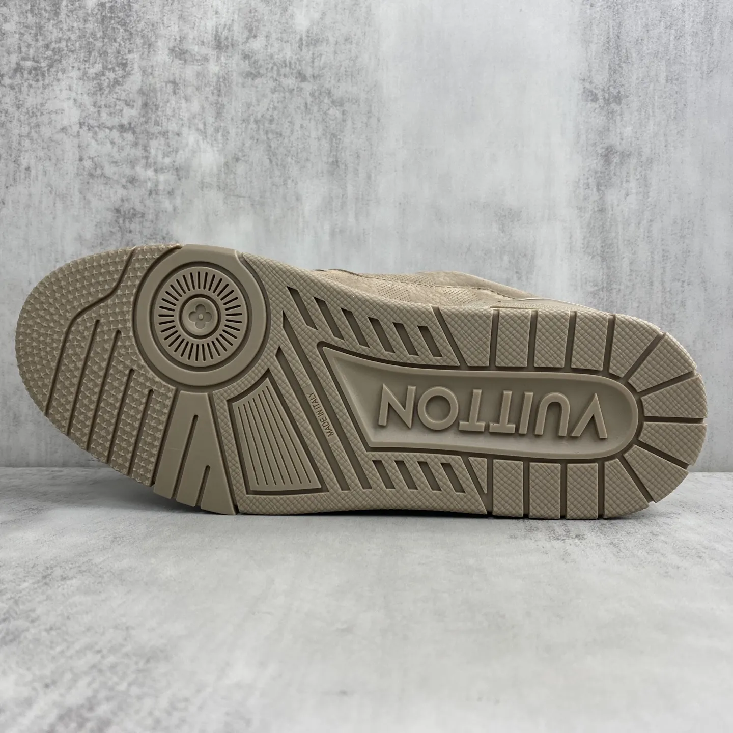 💰410🔥新款上架🔥2025 Louis*Vuitto* LV Trainer 最新款 大底和面料私模 绝对下血本费心思的一款鞋子 自Vifgil到来之后而设计的这一系列 每一季度都深受众多粉丝的青睐 TPU原版大底 原版包装 码数:38-45