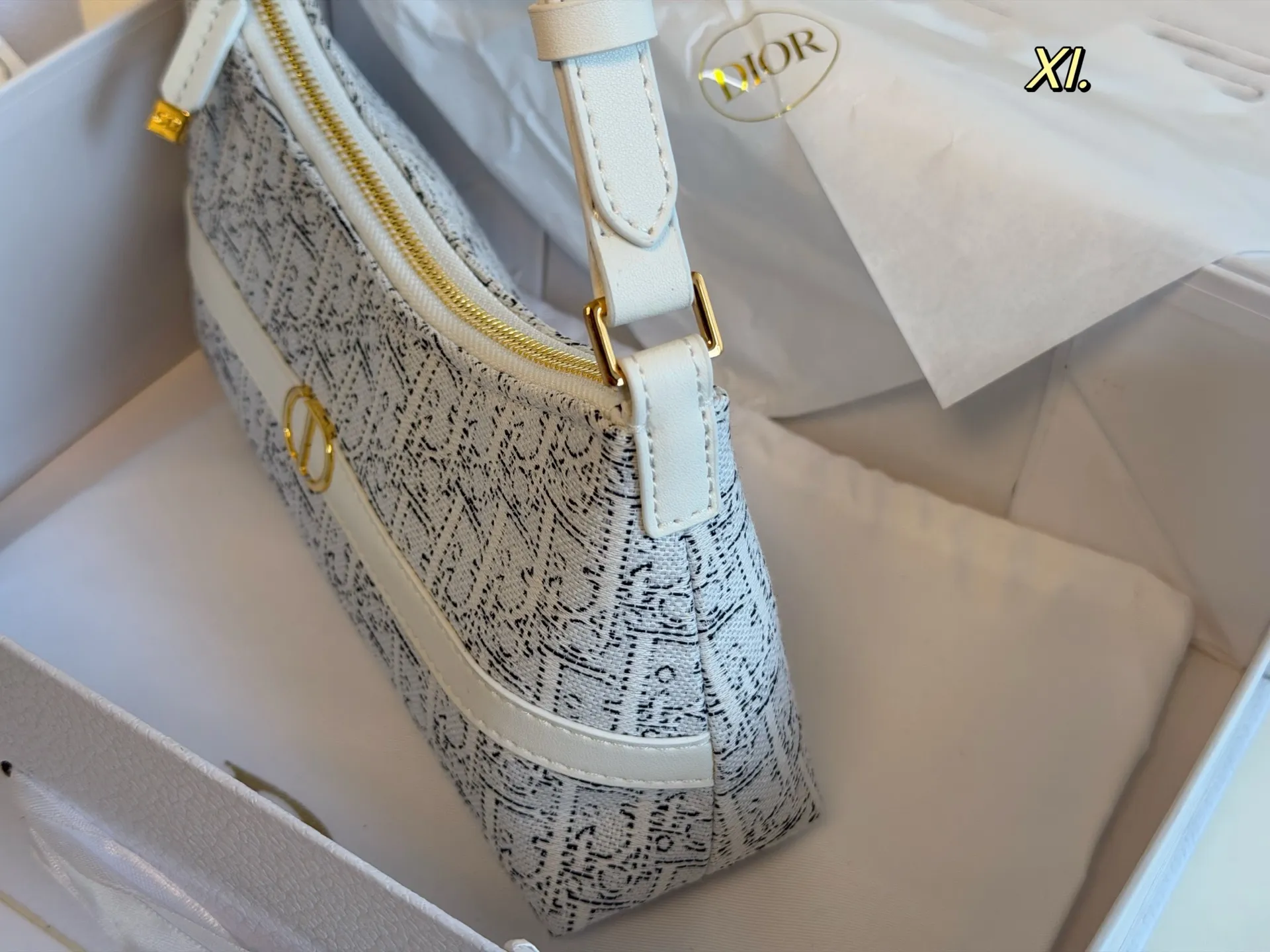 Dior 30 Montaigne Avenue bag in grey Oblique canvas with luxury brand packaging - xiashuluxe