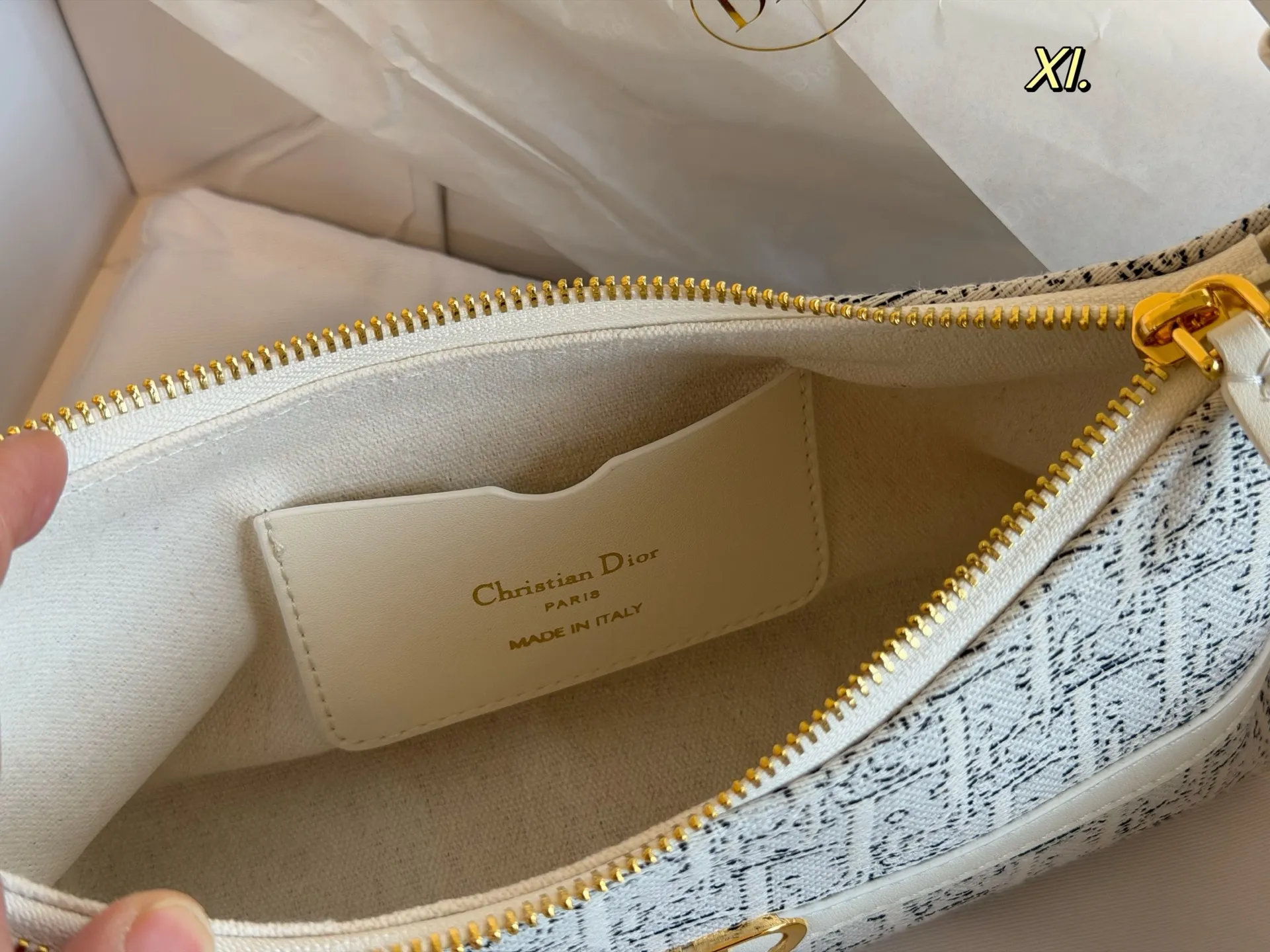 Dior 30 Montaigne Avenue bag in grey Oblique canvas with luxury brand packaging - xiashuluxe