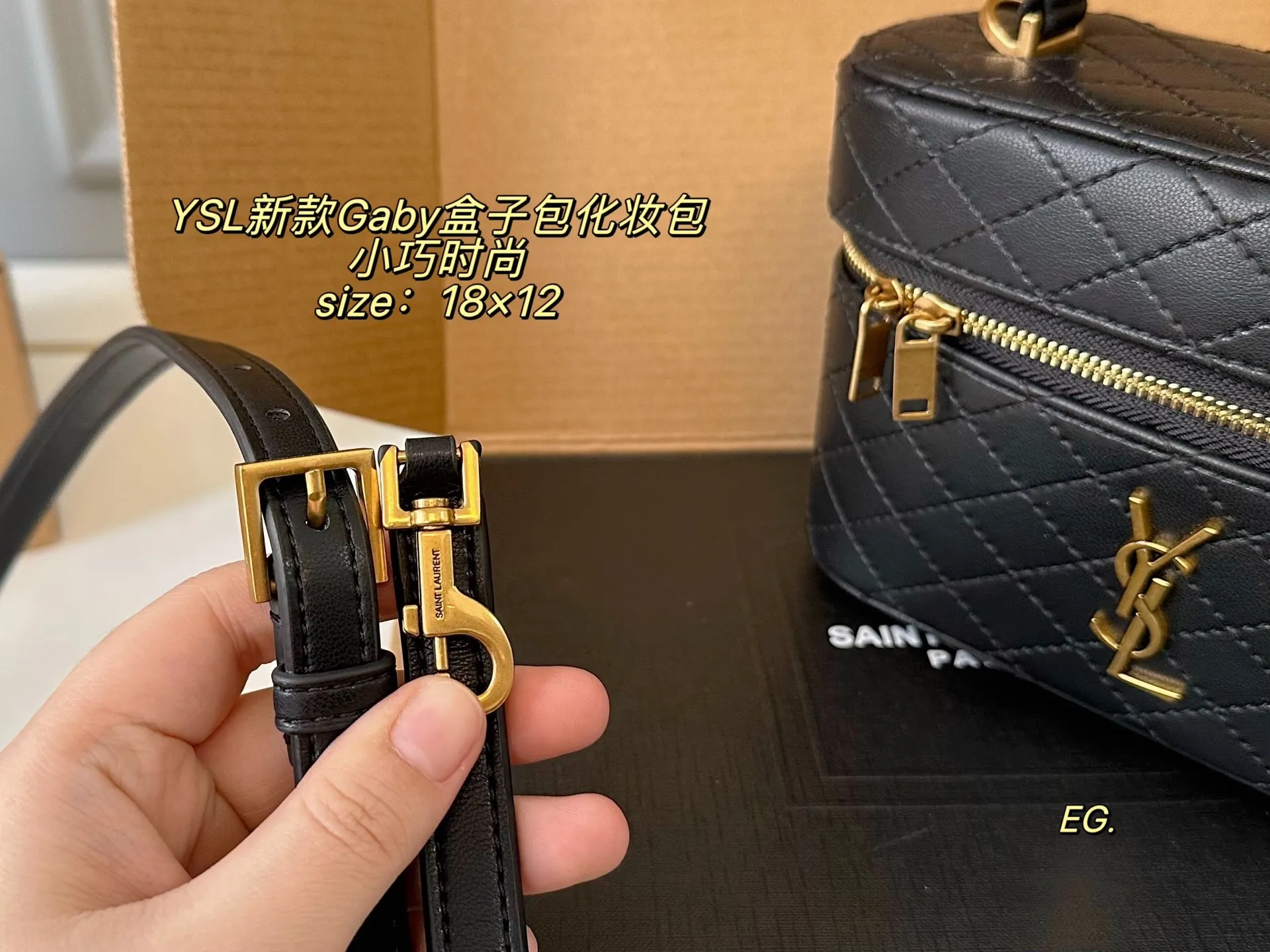 P175(折叠盒飞机盒) size:18×12 YSL 圣罗兰新款Gaby化妆包盒子包💕 款式新颖,菱格绗缝工艺~ 方正的轮廓,拉链开合设计, 轻便实用,小巧时尚又百搭❗️