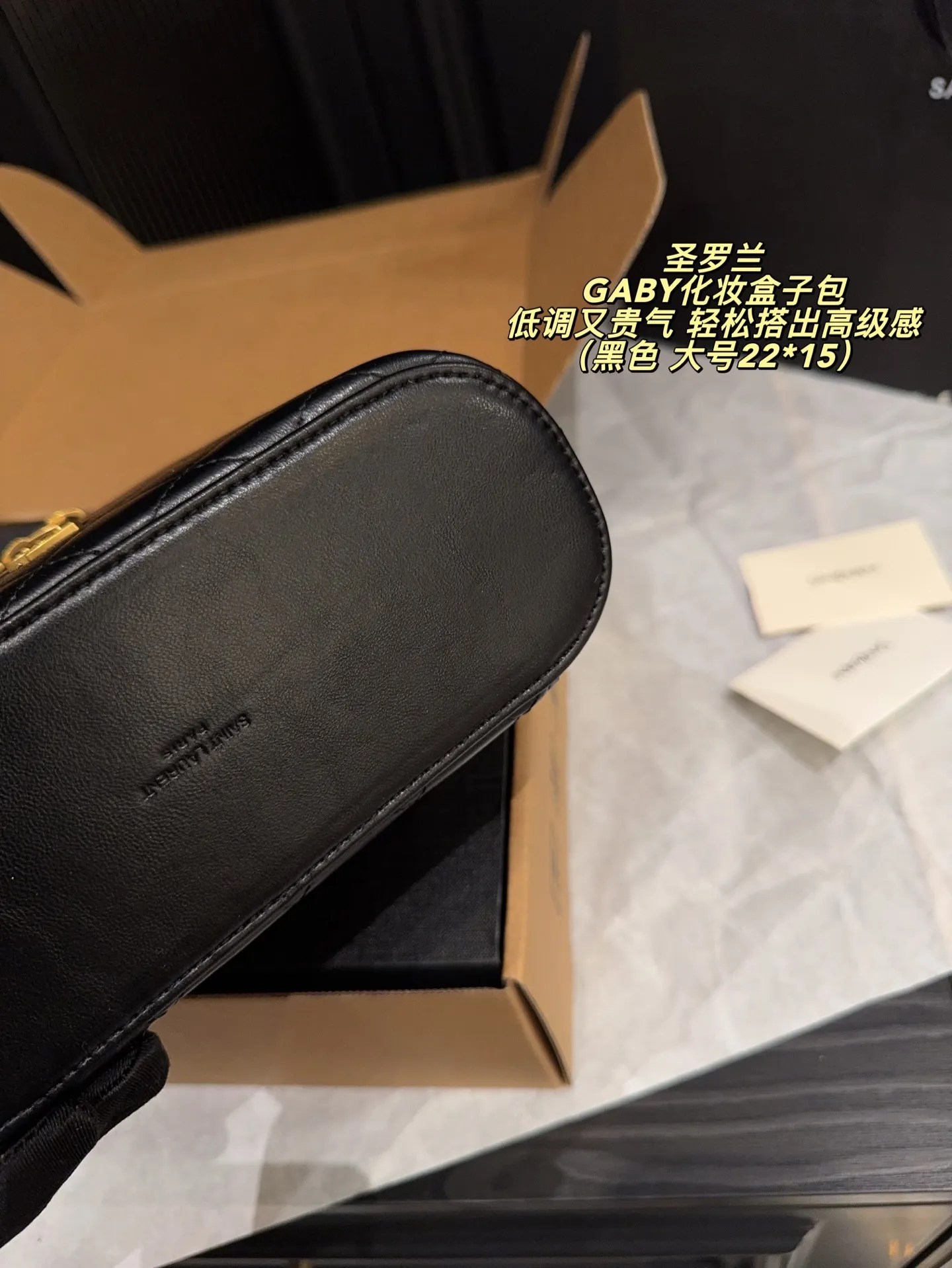 p170全套包装⚠️尺寸22*15 圣罗兰 GABY化妆盒子包 YSLGABY新款拉链化妆包，Rose同款绗缝小羊皮化妆包！ 手感细腻顺滑，整包以经典方形绗缝工艺制作，外观小巧调皮可爱，搭配可调节和可拆皮革肩背带和手柄，方便多种使用方式随时切换 金色金属配件拉链开合设计，小小个但是却特别能装，小巧玲珑的外形超级能装，自重超轻平时出门完全不会有负担，麻雀虽小五脏俱全的代表之作‼️