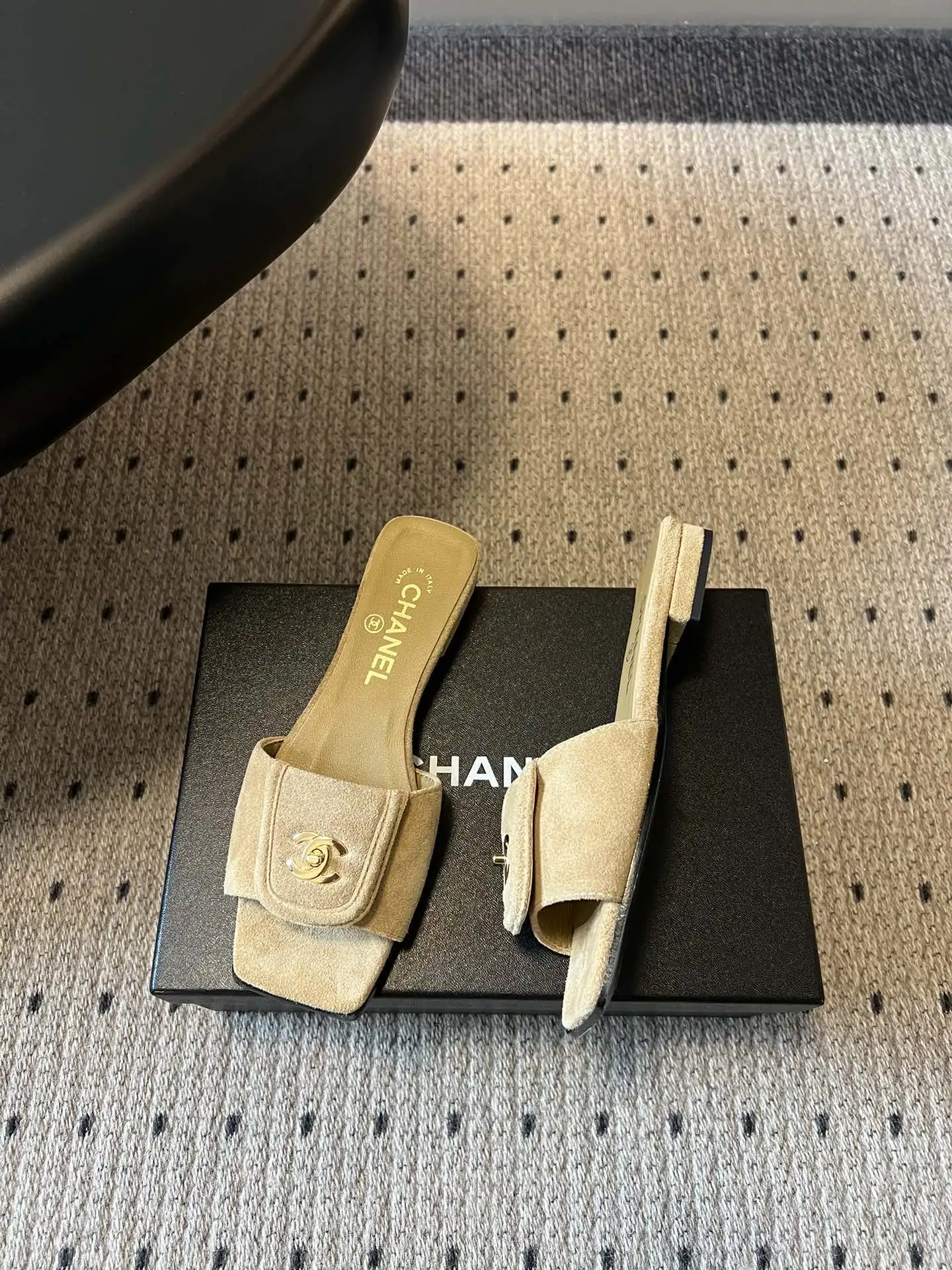 Chanel 1:1 premium apricot suede mules with gold CC logo on luxury shoe box - xiashu