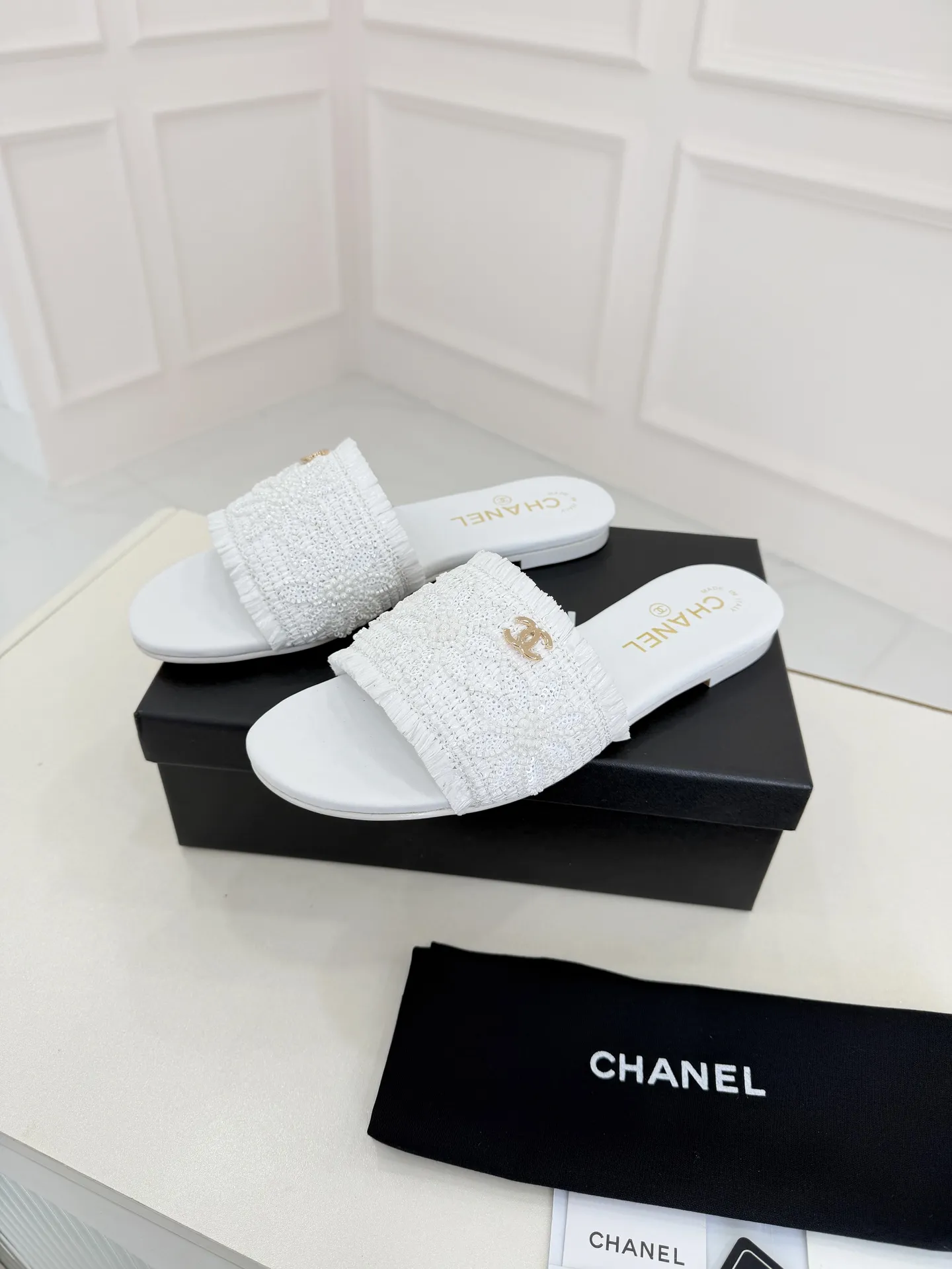 Chanel 1:1 premium raffia slides with pearl and flower embroidery - White, Black, and Natural Tan - xiashu