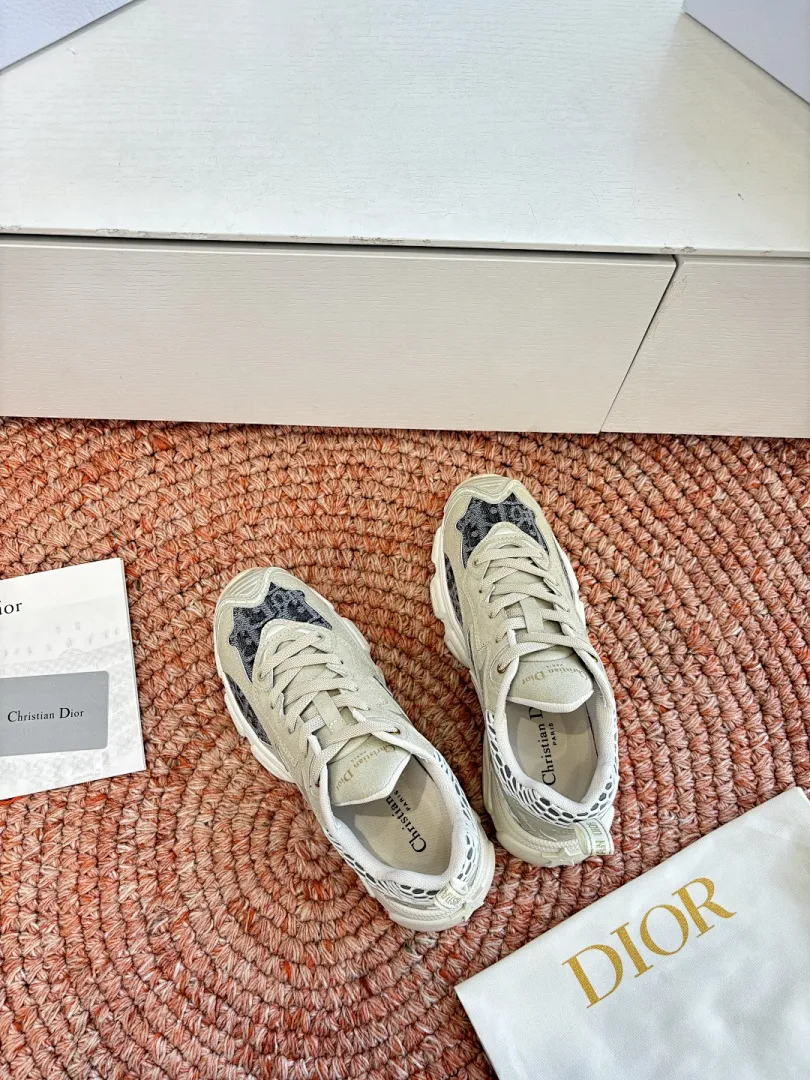 Dior 1:1 premium Vibe sneakers with Oblique print and grey mesh panels on white shoe box - xiashuluxe