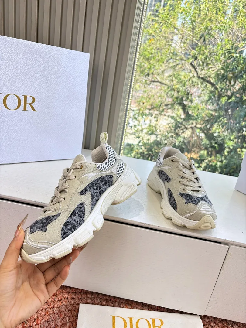 Dior 1:1 premium Vibe sneakers with Oblique print and grey mesh panels on white shoe box - xiashuluxe