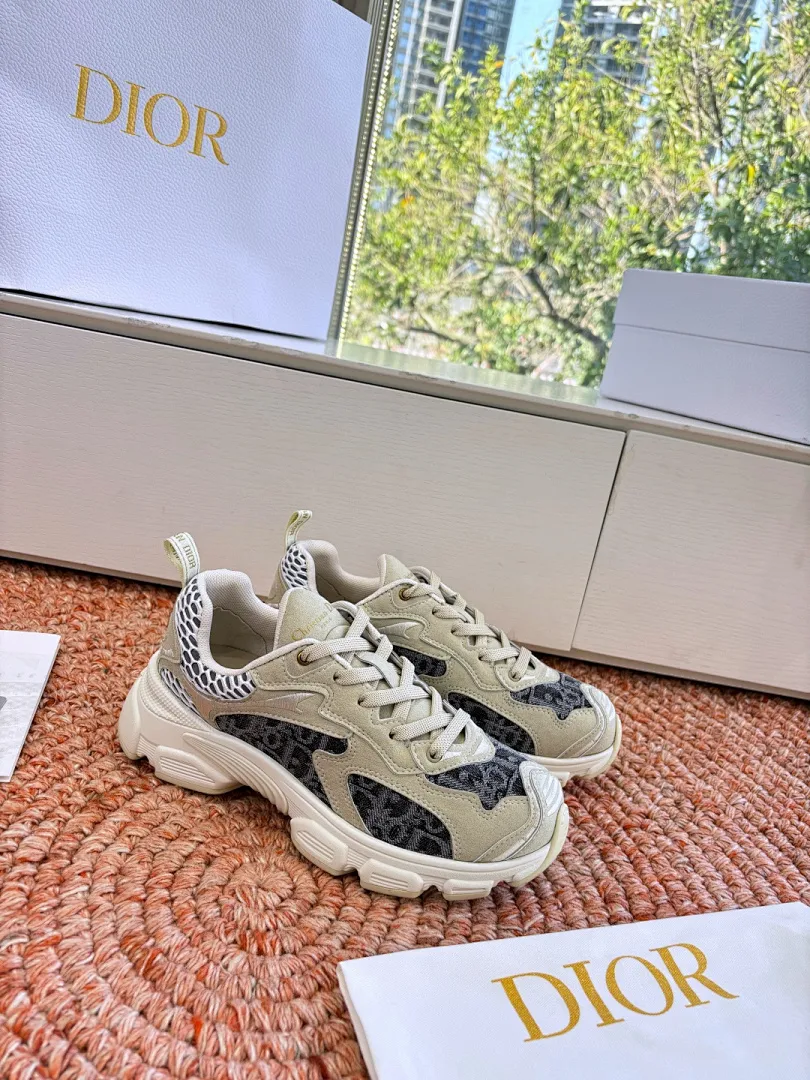 Dior 1:1 premium Vibe sneakers with Oblique print and grey mesh panels on white shoe box - xiashuluxe