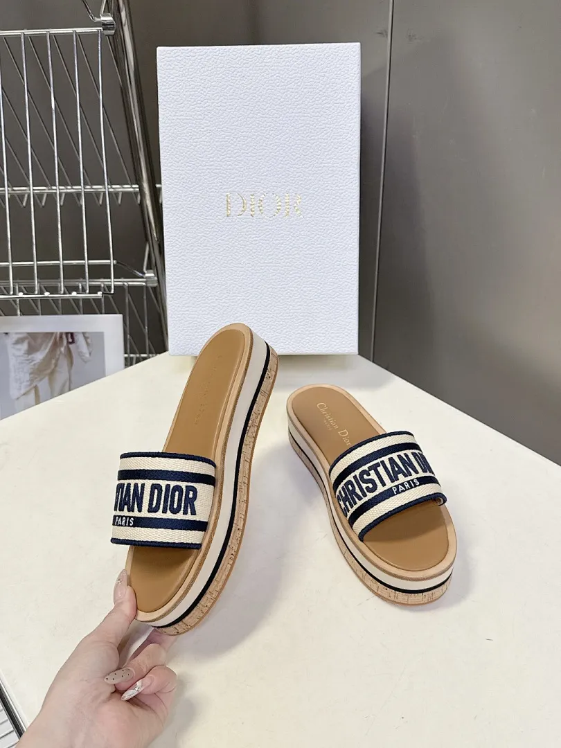 Dior 1:1 premium D-Way platform slides with Christian Dior Paris embroidery on luxury white box - xiashu