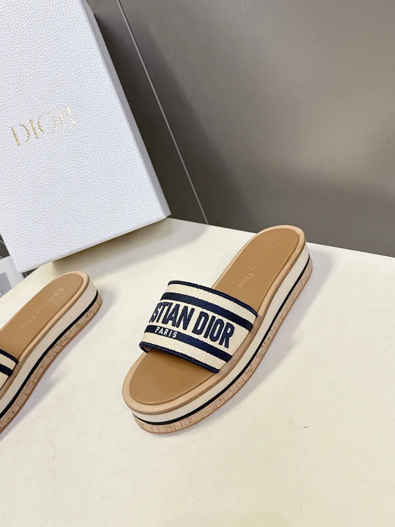 Dior 1:1 premium D-Way platform slides with Christian Dior Paris embroidery on luxury white box - xiashu