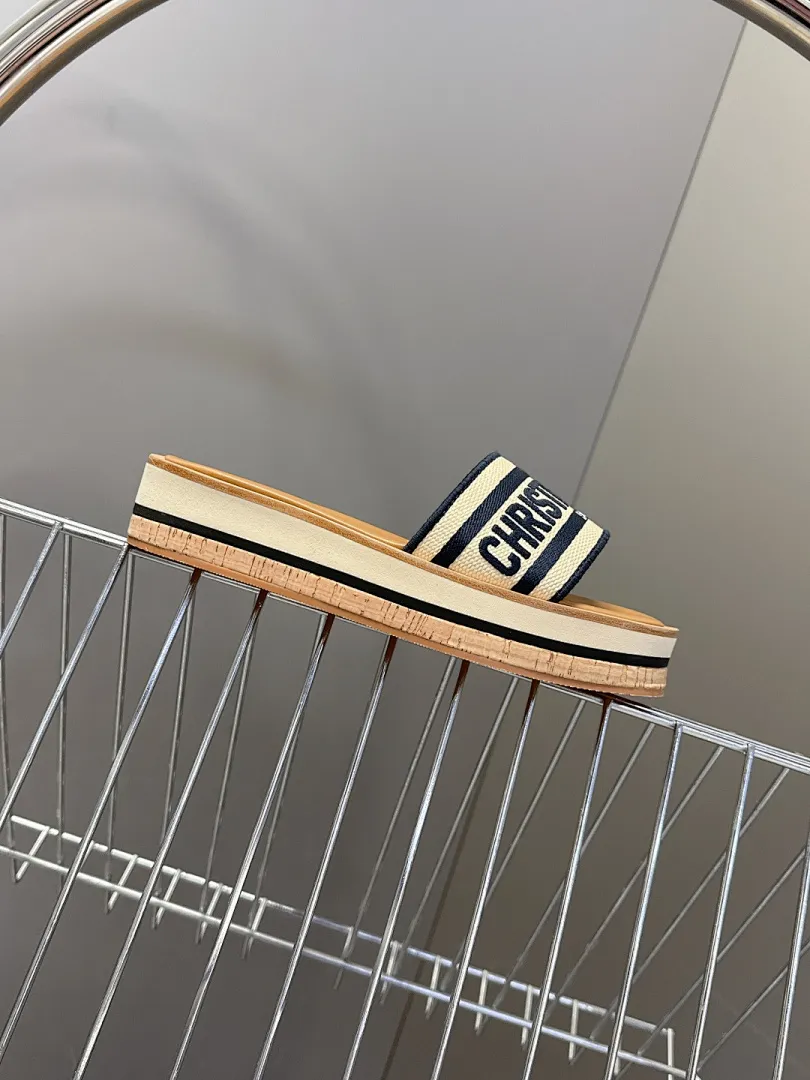 Dior 1:1 premium D-Way platform slides with Christian Dior Paris embroidery on luxury white box - xiashu