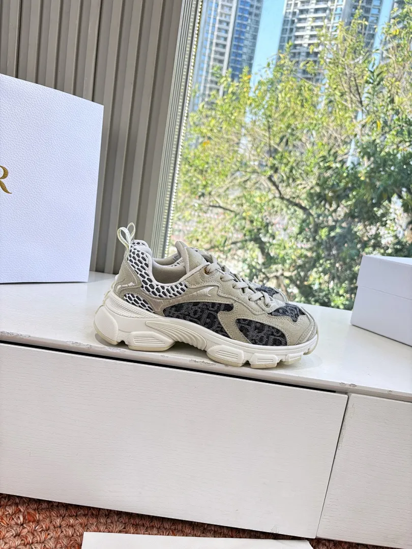 Dior 1:1 premium Vibe sneakers with Oblique print and grey mesh panels on white shoe box - xiashuluxe