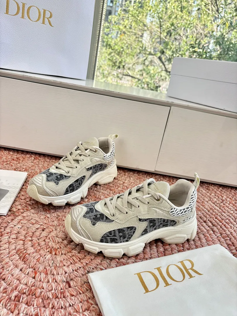Dior 1:1 premium Vibe sneakers with Oblique print and grey mesh panels on white shoe box - xiashuluxe