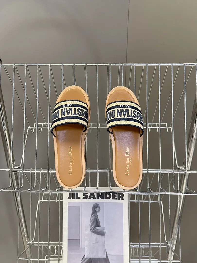 Dior 1:1 premium D-Way platform slides with Christian Dior Paris embroidery on luxury white box - xiashu