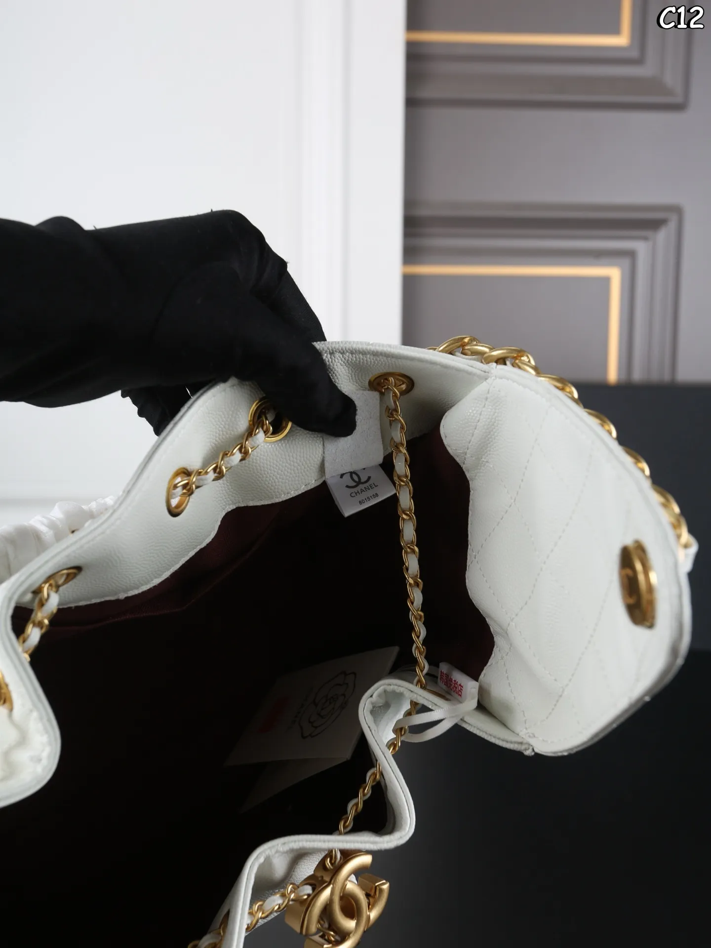 P205 全套礼盒 CHANEL香奈儿 25Bag 25S hobo 鱼子酱 抽绳水桶包 腋下包单肩包 高级又野性,让人一见倾心~ 越用越软糯,高级感满满! Jennie同款!!慵懒感十足! 堪称一包多背的风格 权志龙同款! 尺寸:25×18