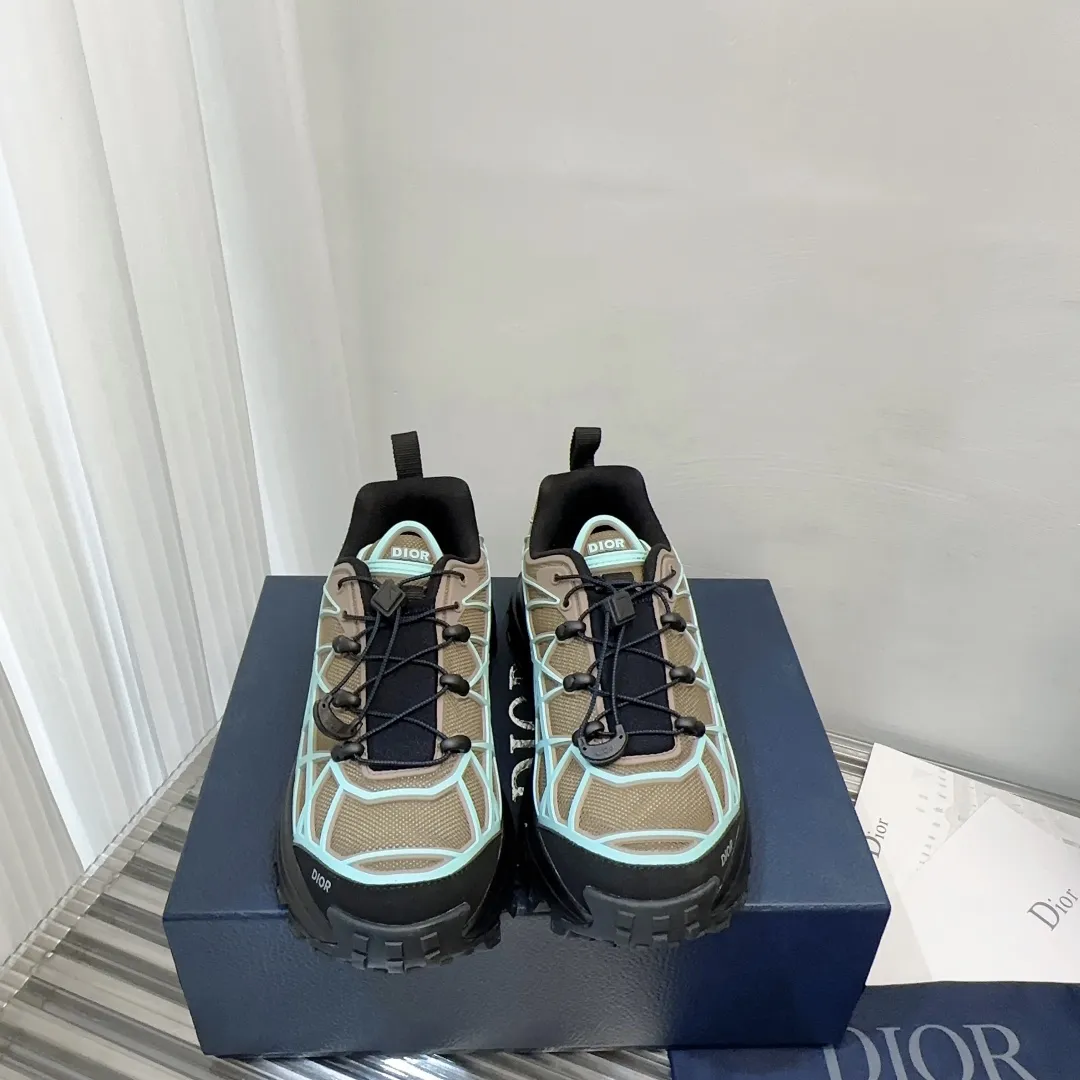 Detailed heel shot of Dior B31 shoe with signature number 23 logo